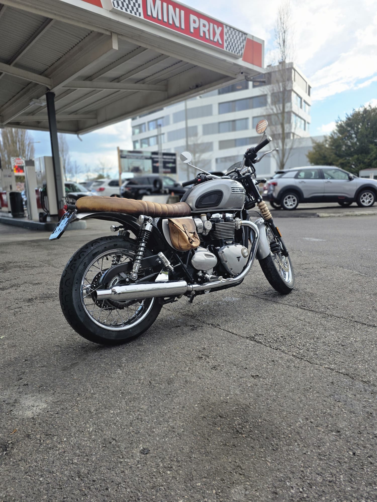 TRIUMPH Bonneville T120 Black-image-2