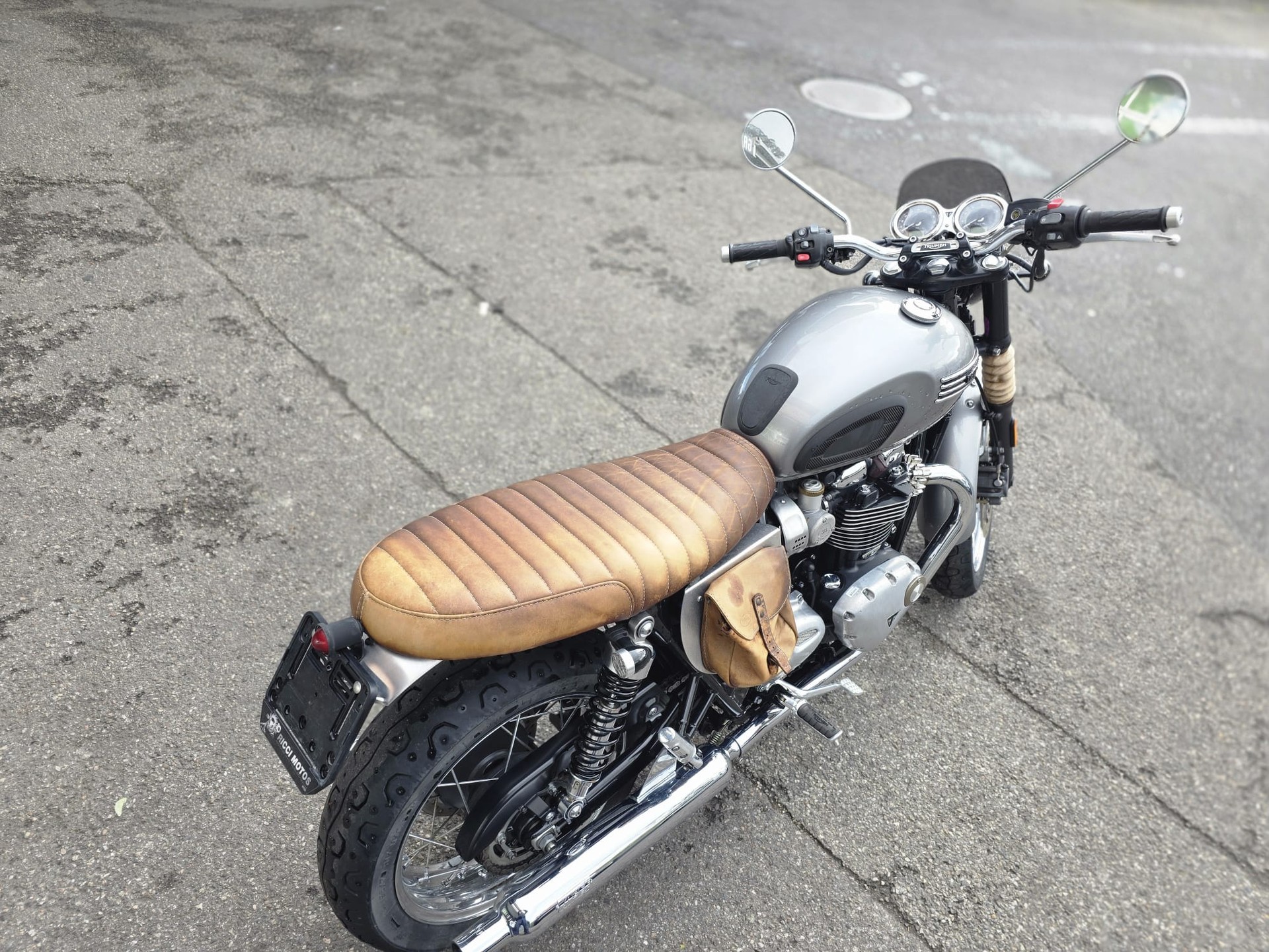 TRIUMPH Bonneville T120 Black-image-3