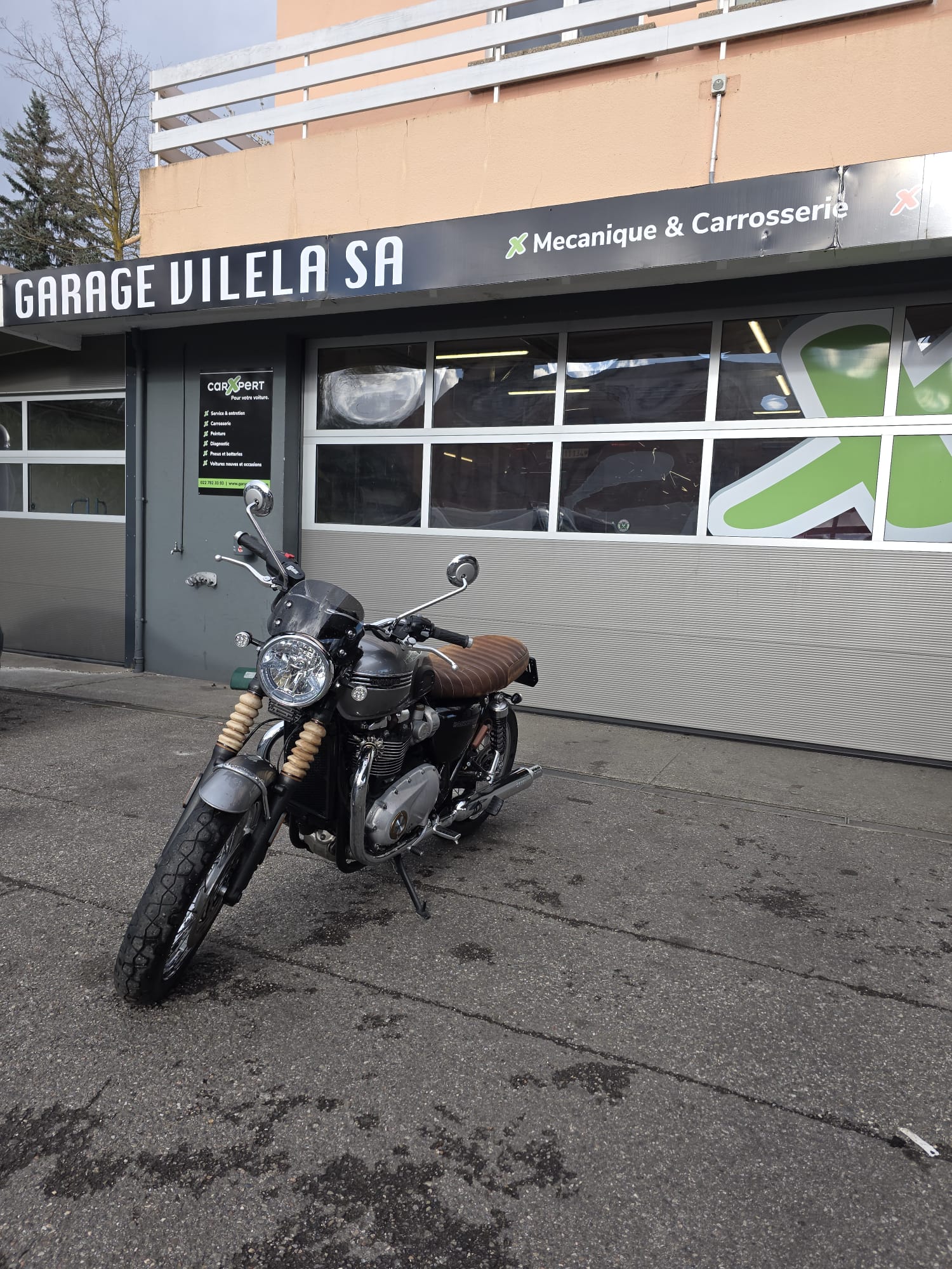 TRIUMPH Bonneville T120 Black-image-4