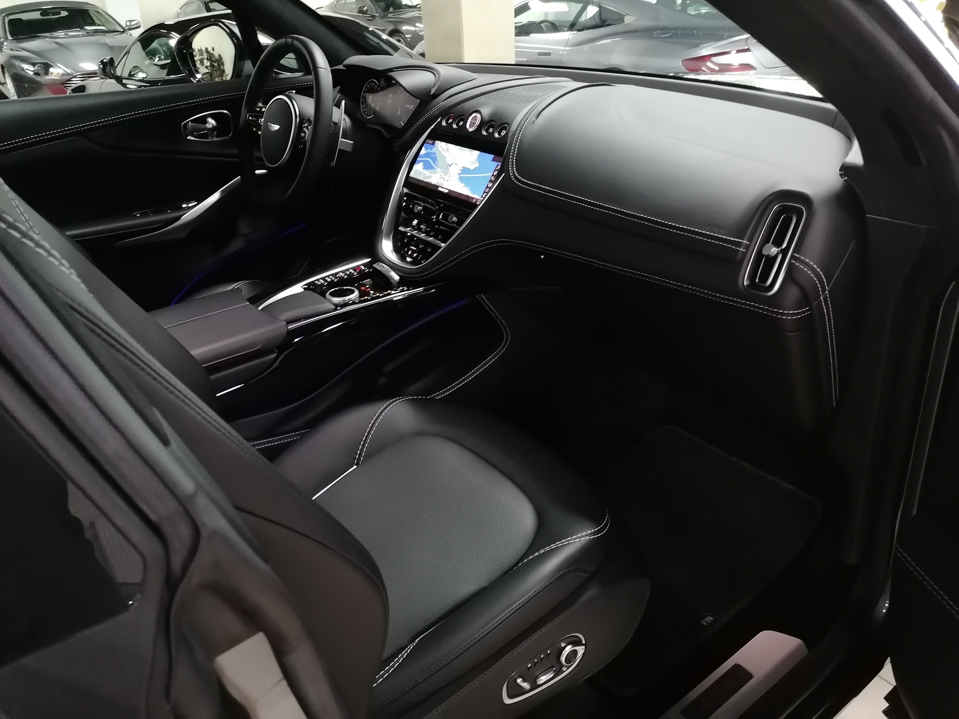 ASTON MARTIN DBX 4.0 V8 Bi-Turbo 1 of 500-image-9
