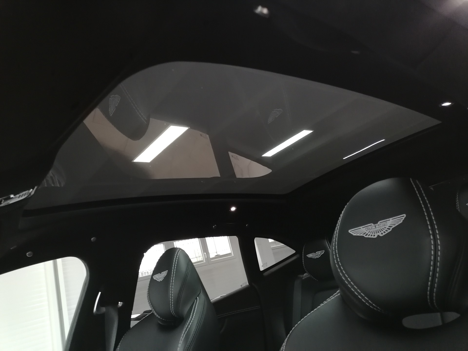 ASTON MARTIN DBX 4.0 V8 Bi-Turbo 1 of 500-image-12