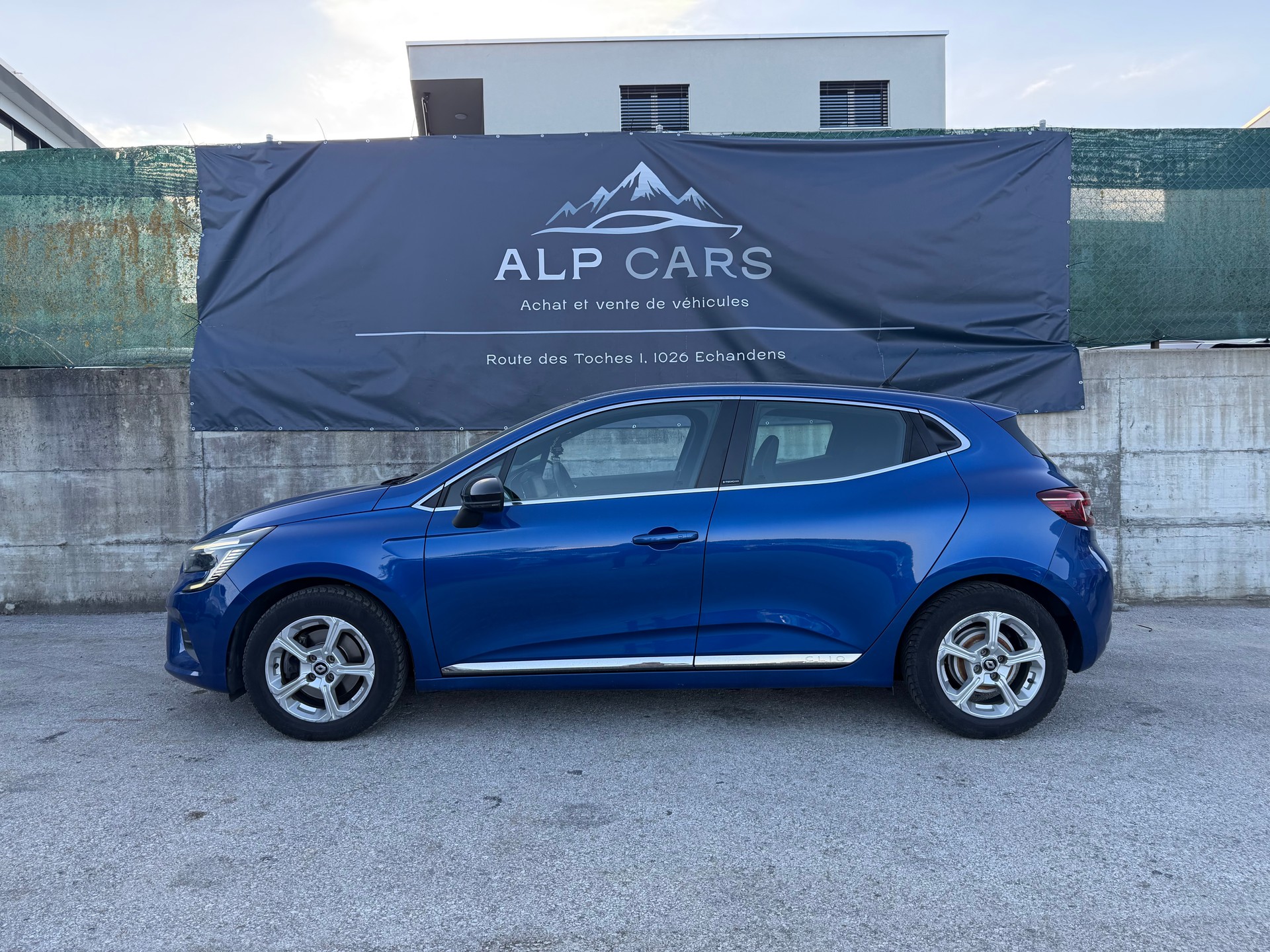 RENAULT Clio 1.6 E-Tech Intens-image-1