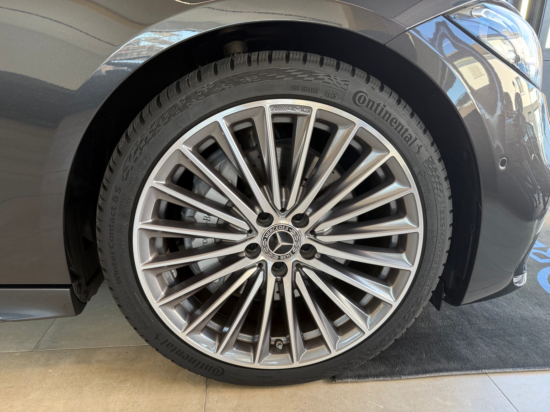MERCEDES-BENZ C 300 d AMG Line-showroom-element-3