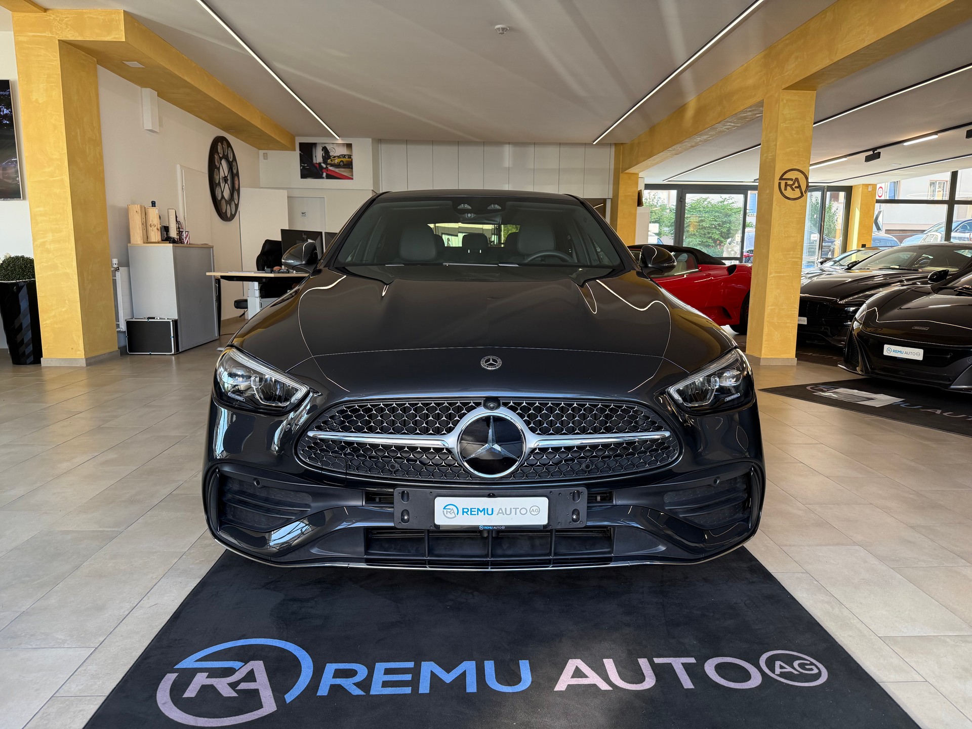 MERCEDES-BENZ C 300 d AMG Line-showroom-element-1