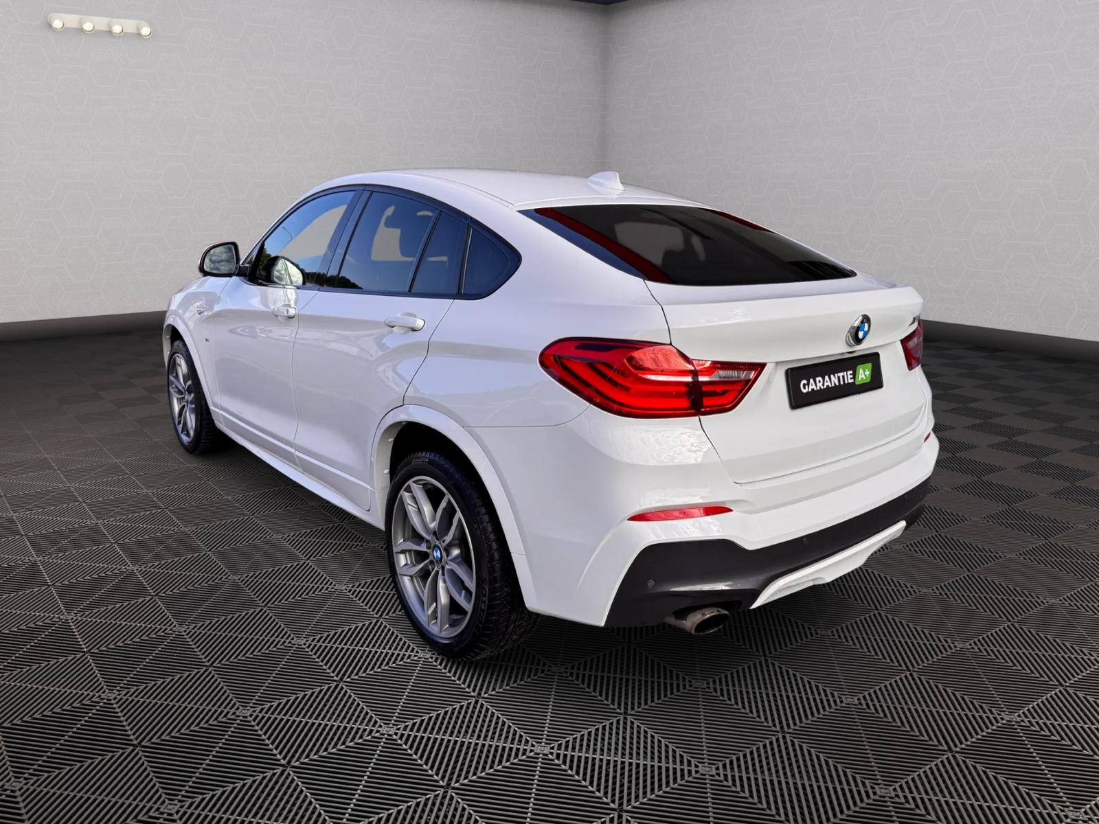 BMW X4 xDrive 20i Steptronic-image-2