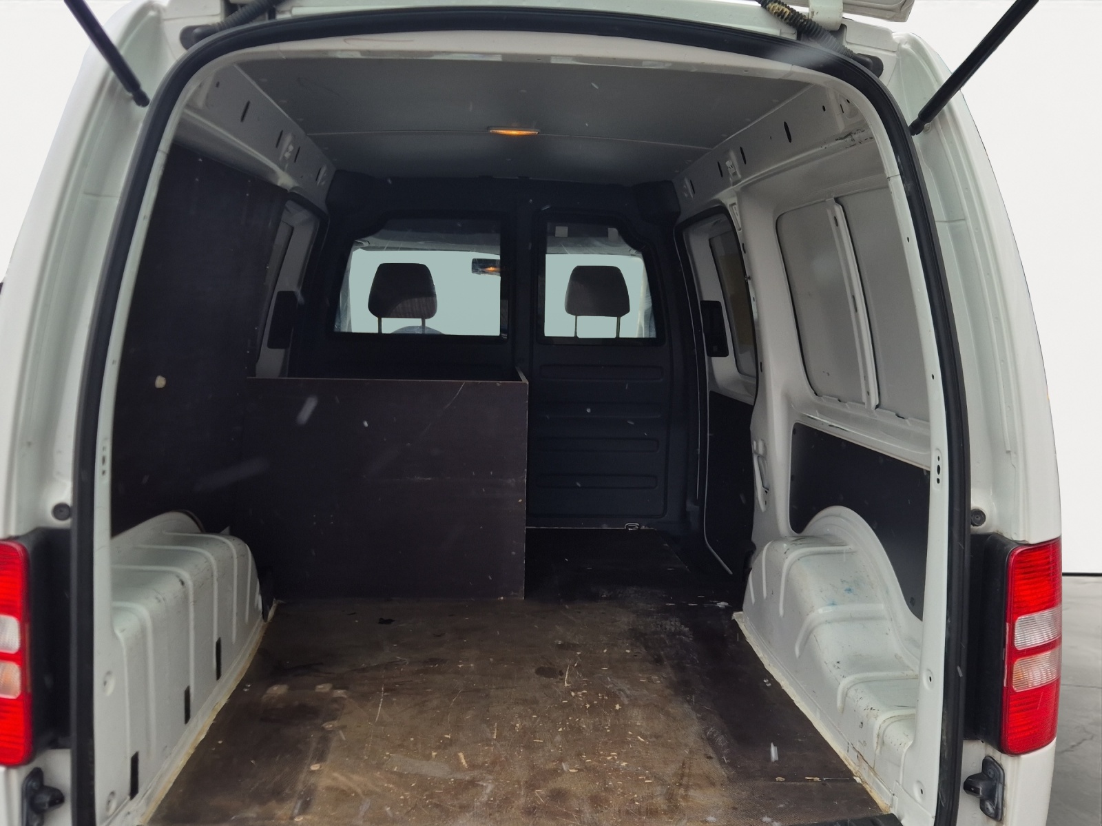 VW Caddy Maxi 2.0 TDI 4Motion-image-14
