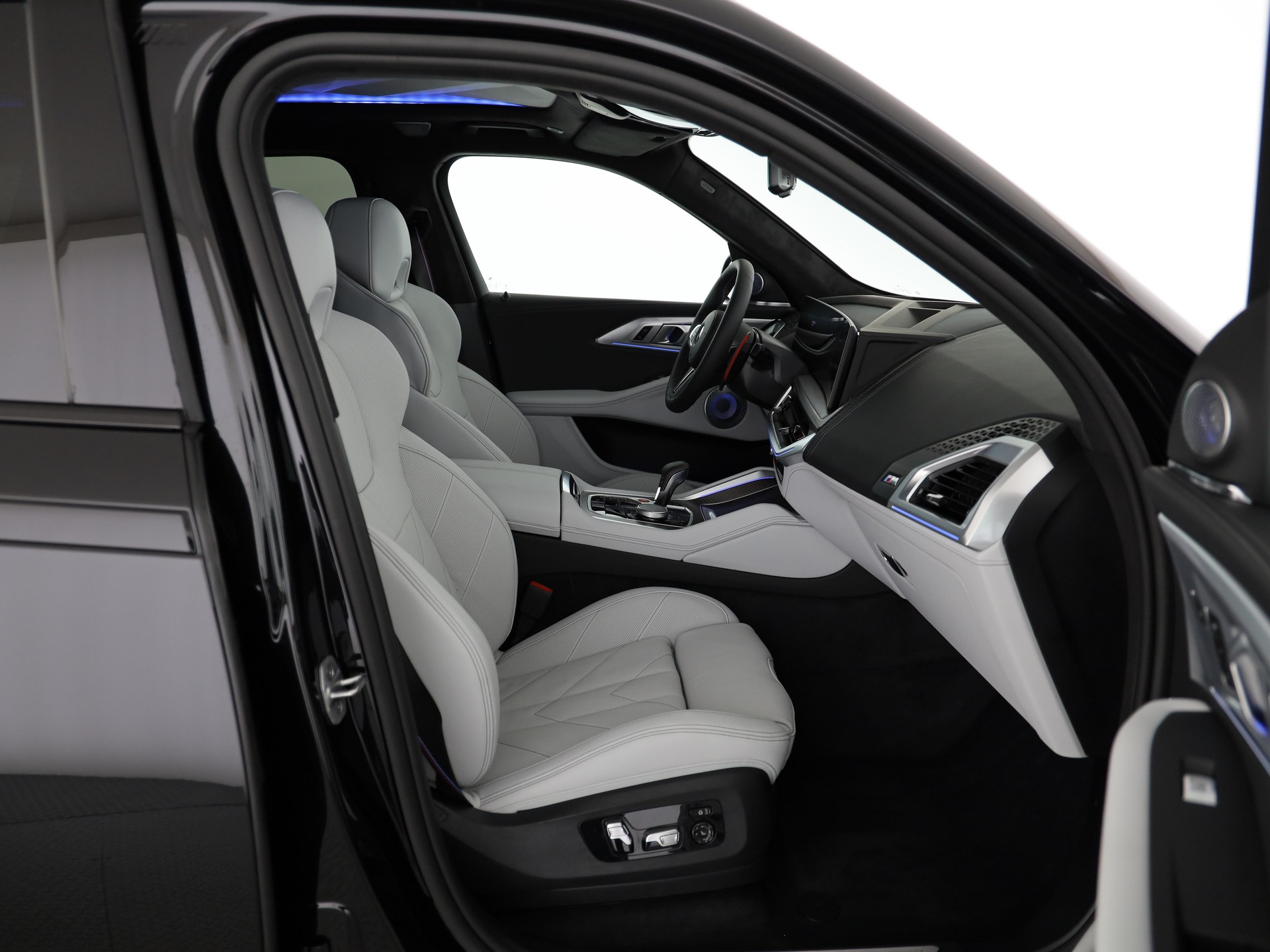 BMW XM Label Plug-in Hybrid-image-11
