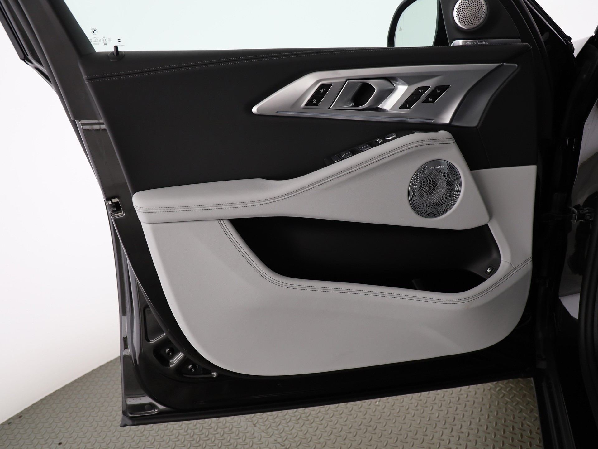 BMW XM Label Plug-in Hybrid-image-18