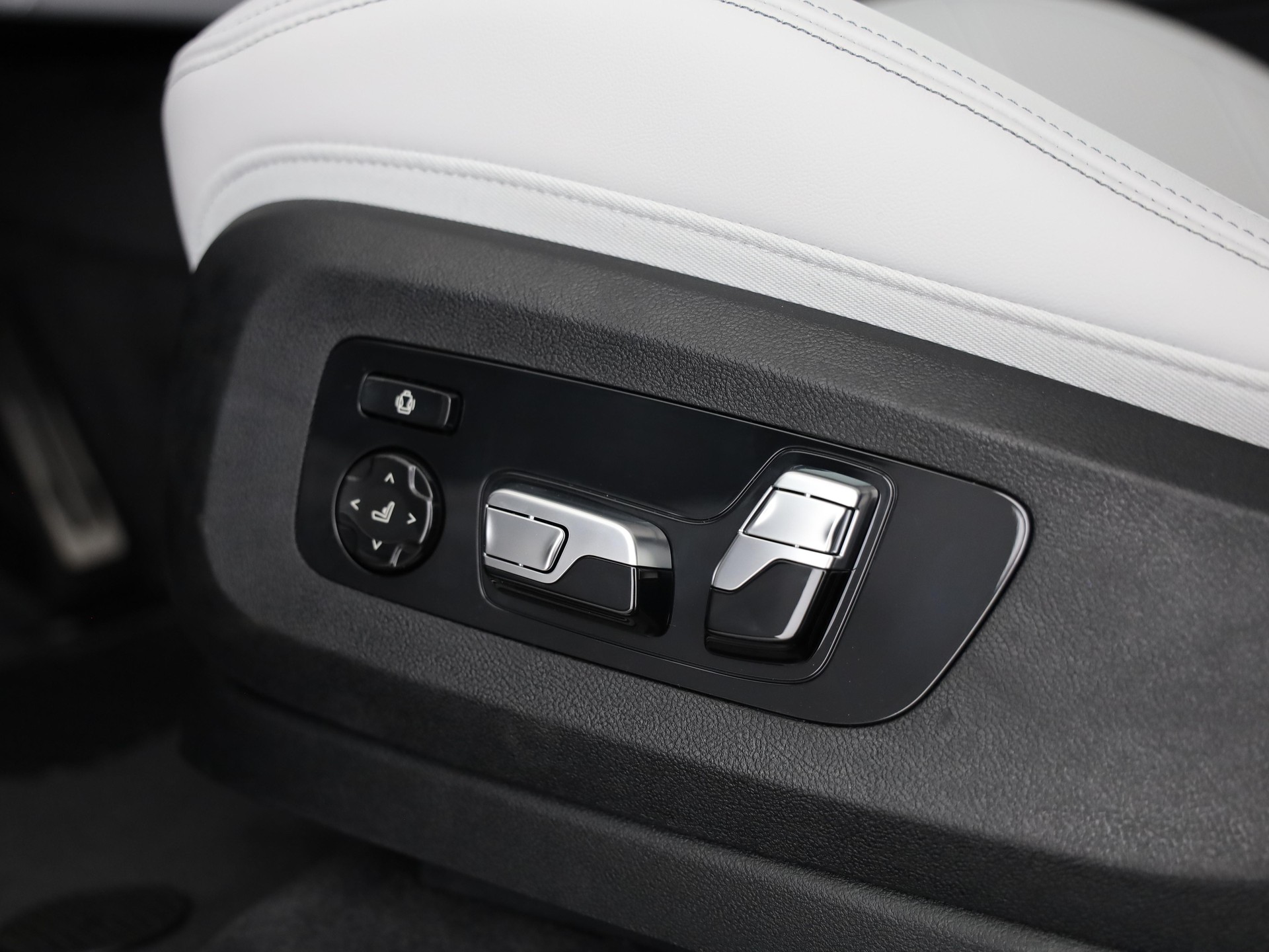 BMW XM Label Plug-in Hybrid-image-13