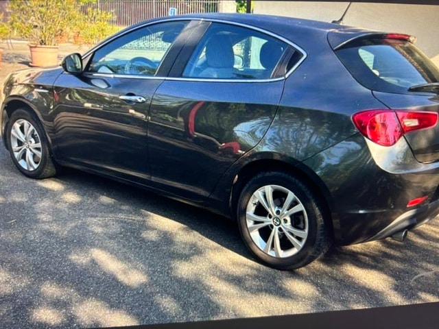 ALFA ROMEO Giulietta 2.0 JTDM Distinctive TCT-image-5