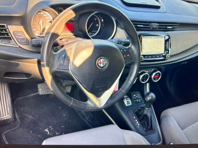 ALFA ROMEO Giulietta 2.0 JTDM Distinctive TCT-image-8