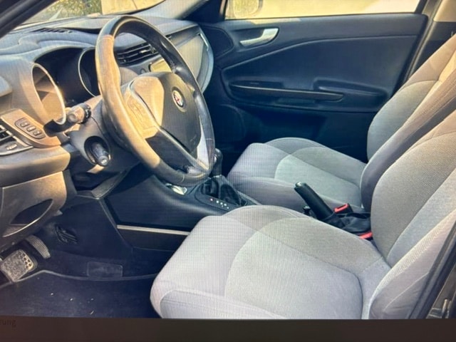ALFA ROMEO Giulietta 2.0 JTDM Distinctive TCT-image-7