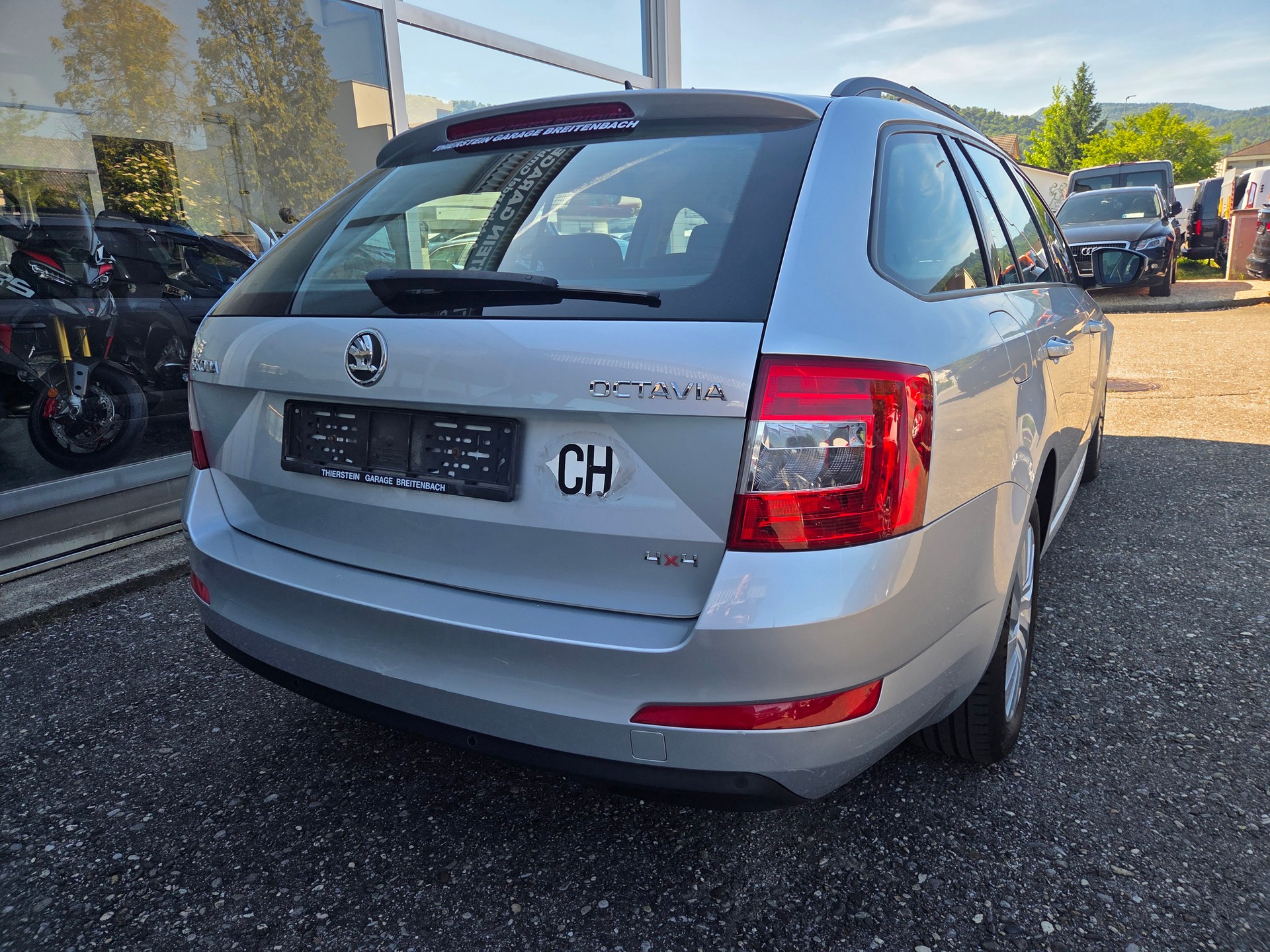 SKODA Octavia Combi 1.6 TDI Ambition 4x4-image-7
