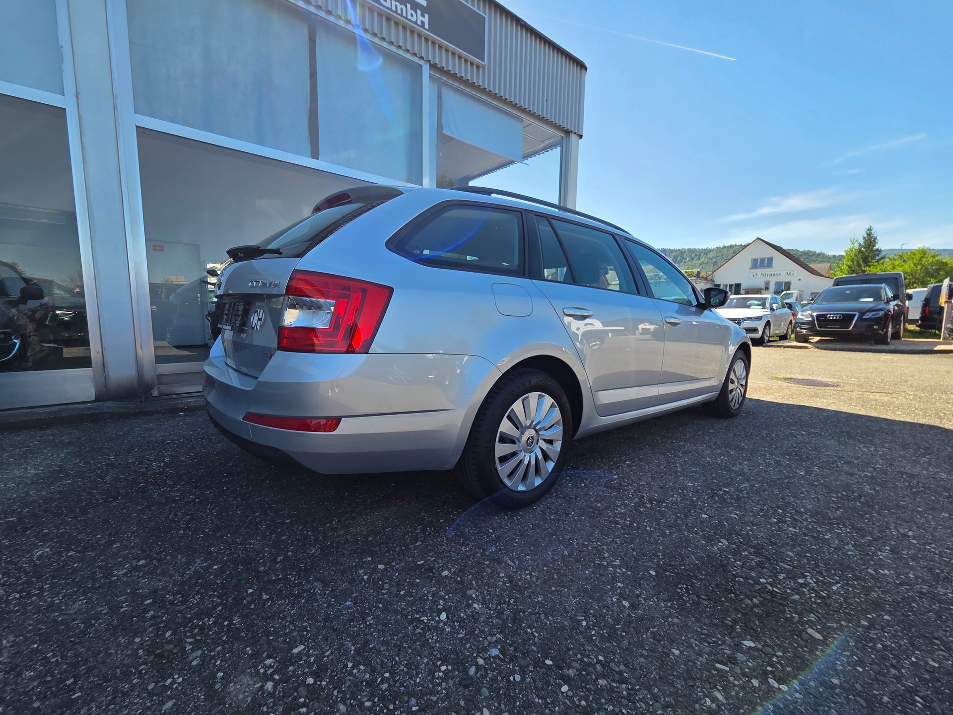 SKODA Octavia Combi 1.6 TDI Ambition 4x4-image-8