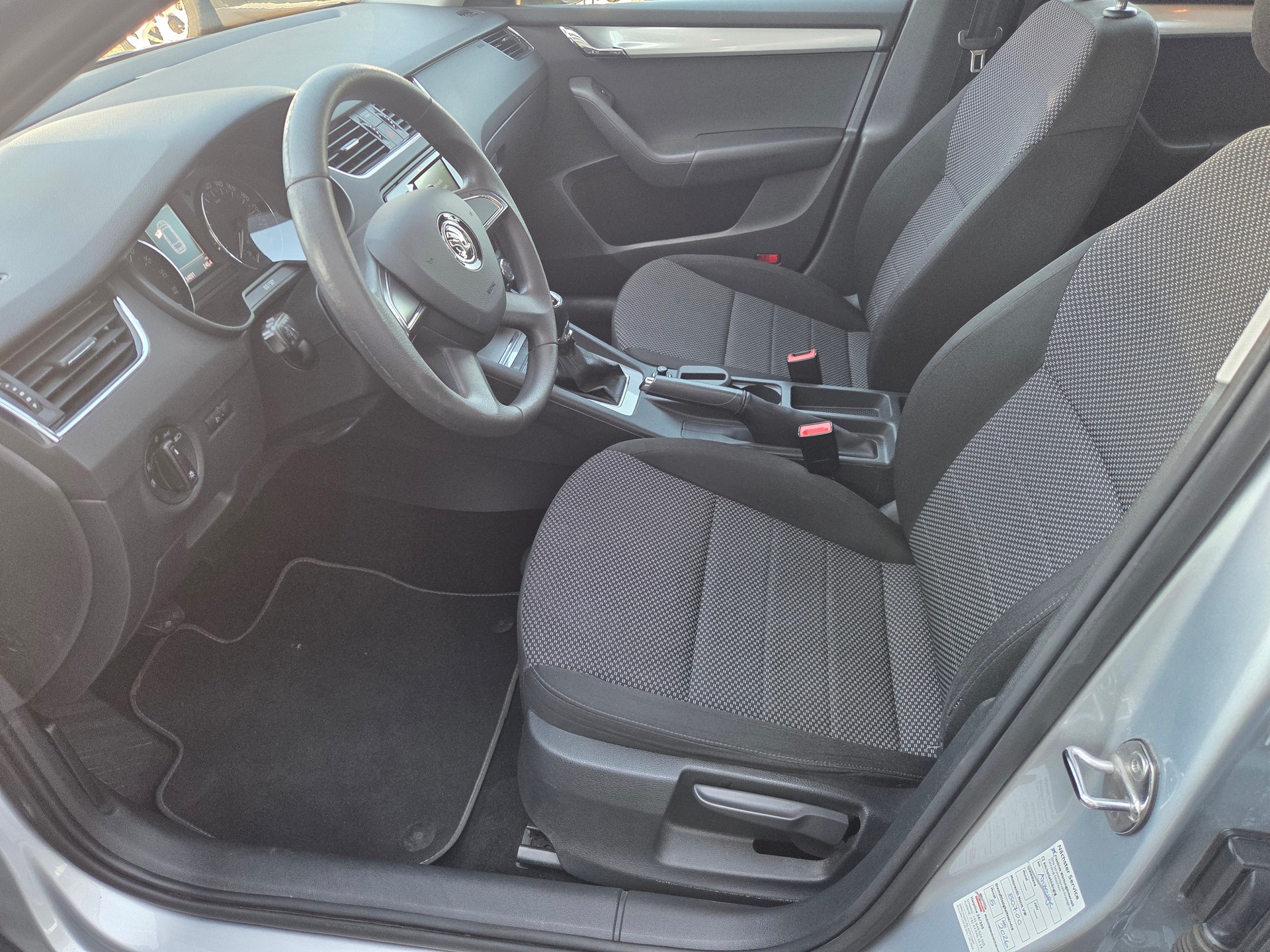 SKODA Octavia Combi 1.6 TDI Ambition 4x4-image-12