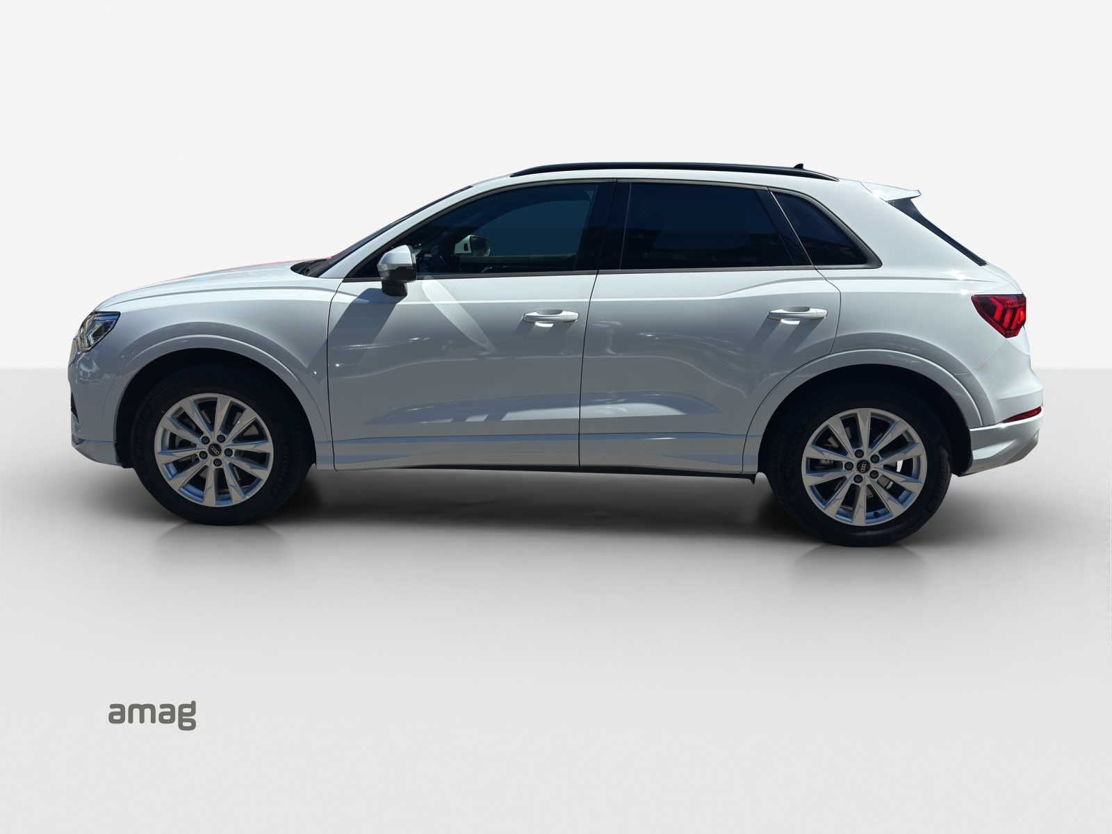 AUDI Q3 45 TFSI advanced quattro S-tronic-showroom-element-1