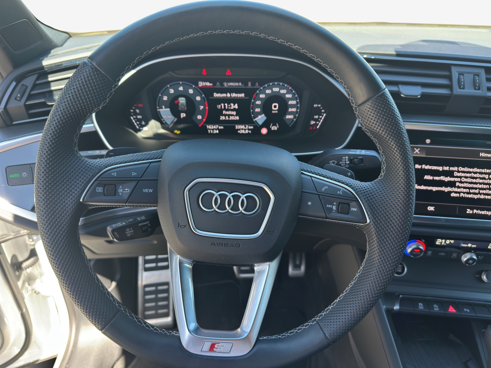 AUDI Q3 45 TFSI advanced quattro S-tronic-image-9