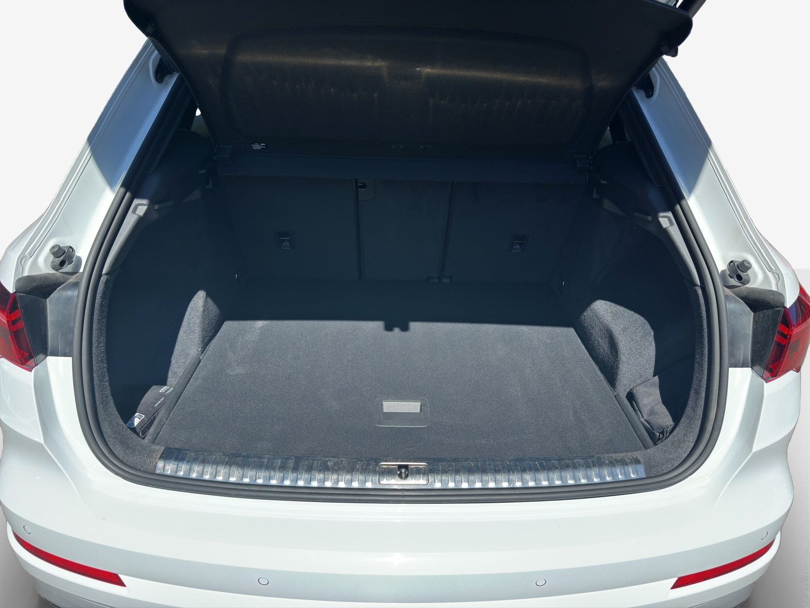 AUDI Q3 45 TFSI advanced quattro S-tronic-image-12