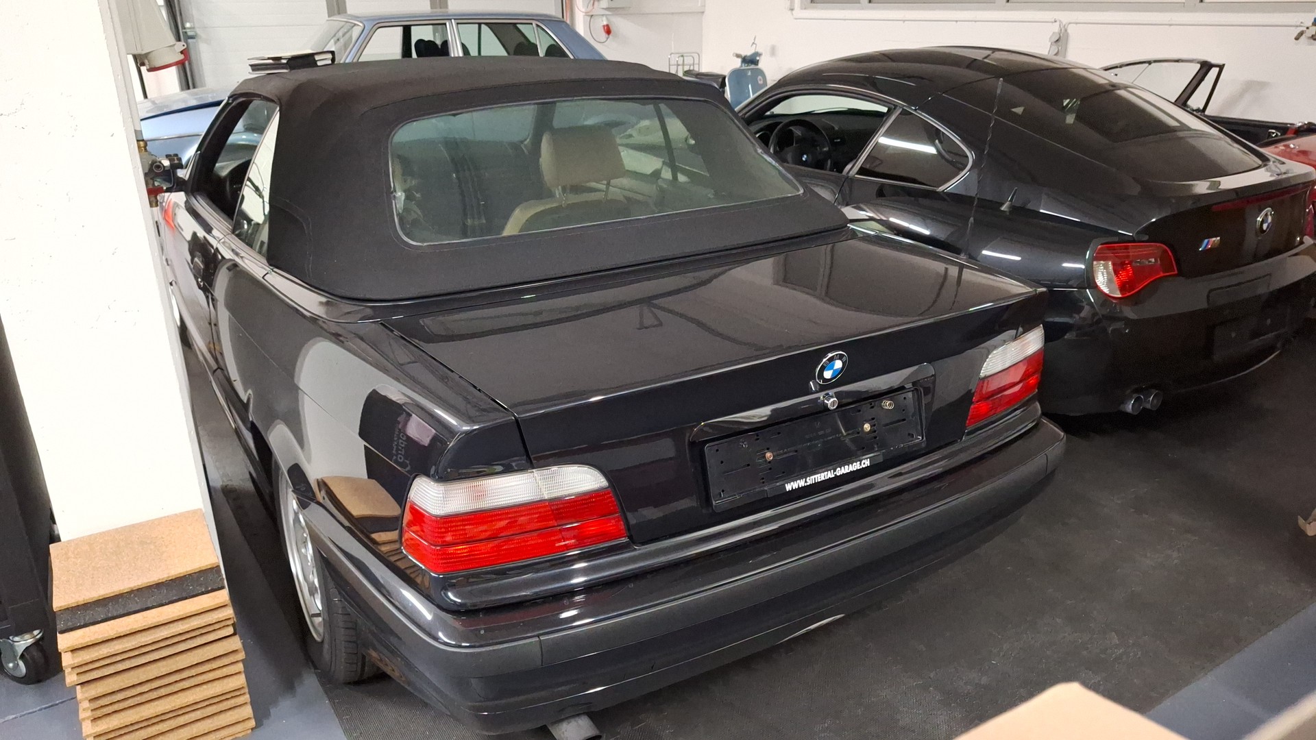 BMW 320i-image-4