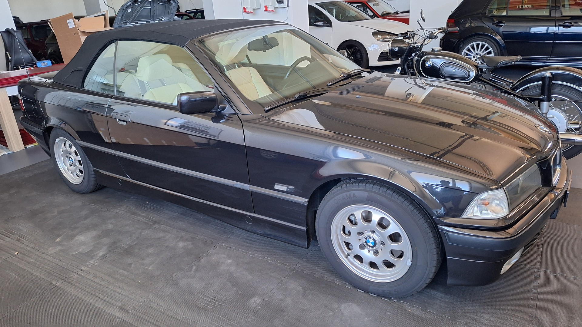 BMW 320i-image-0