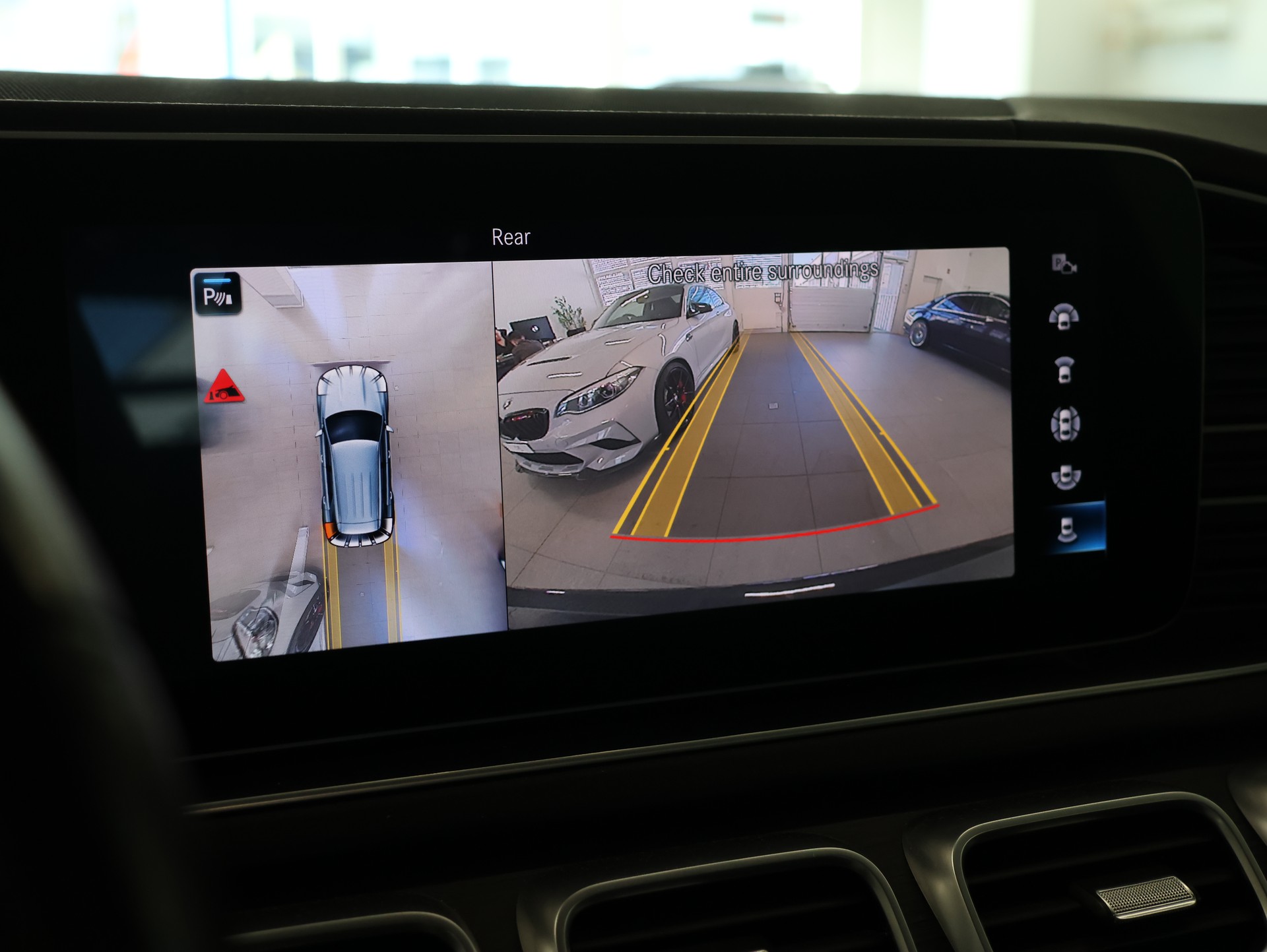 MERCEDES-BENZ GLE 450 4Matic AMG Line 9G-Tronic *Burmester* *360 Kamera* *Panorama*-image-24