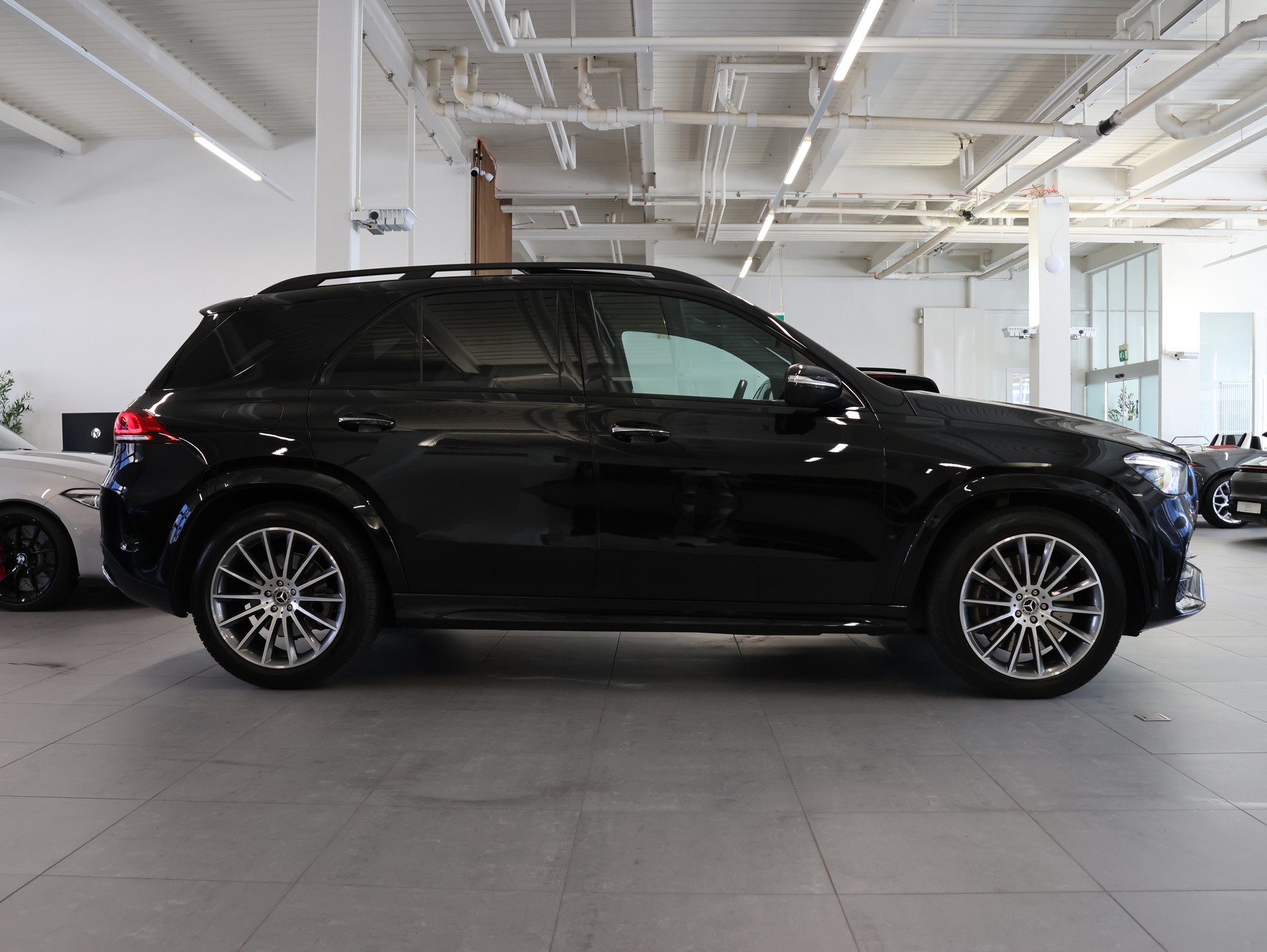 MERCEDES-BENZ GLE 450 4Matic AMG Line 9G-Tronic *Burmester* *360 Kamera* *Panorama*-image-6