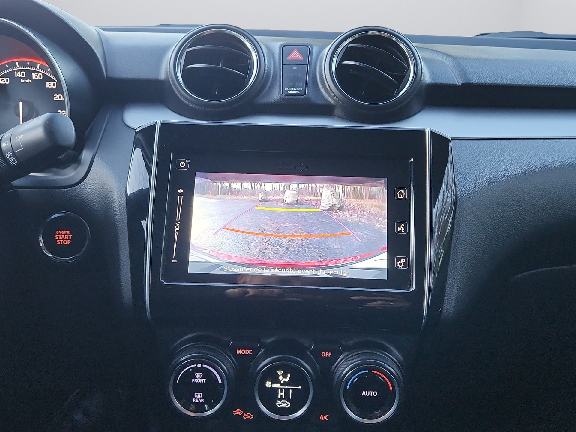 SUZUKI Swift 1.2 Compact + Hybrid CVT-image-11