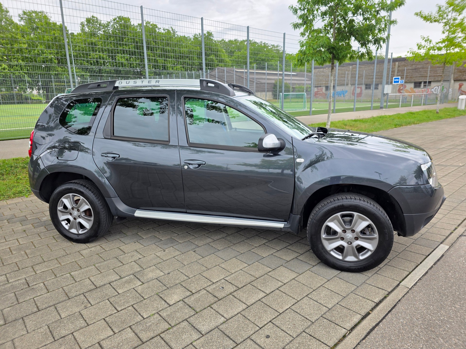 DACIA Duster 1.5 dCi Celebration 4x4-image-4