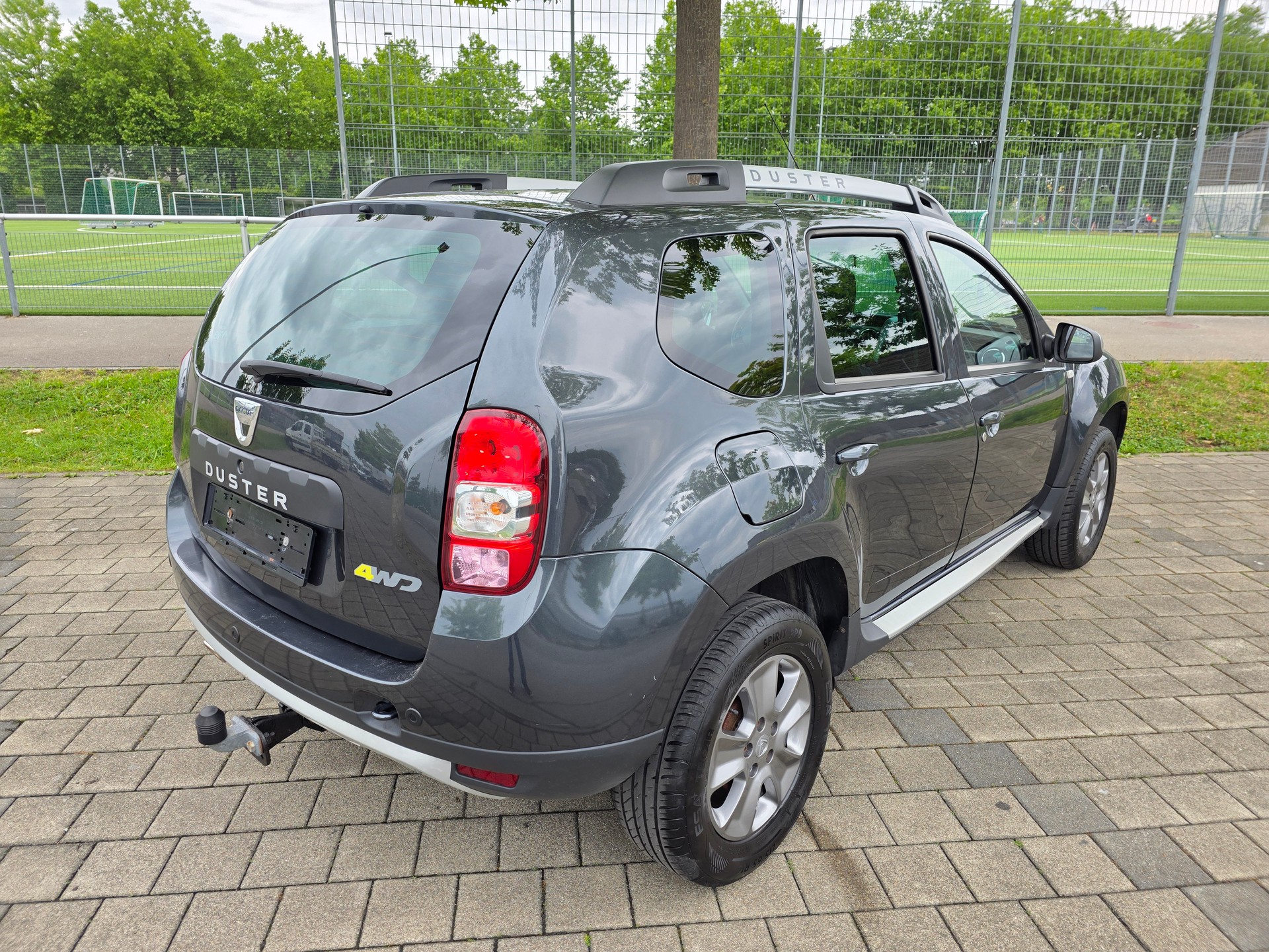 DACIA Duster 1.5 dCi Celebration 4x4-image-6