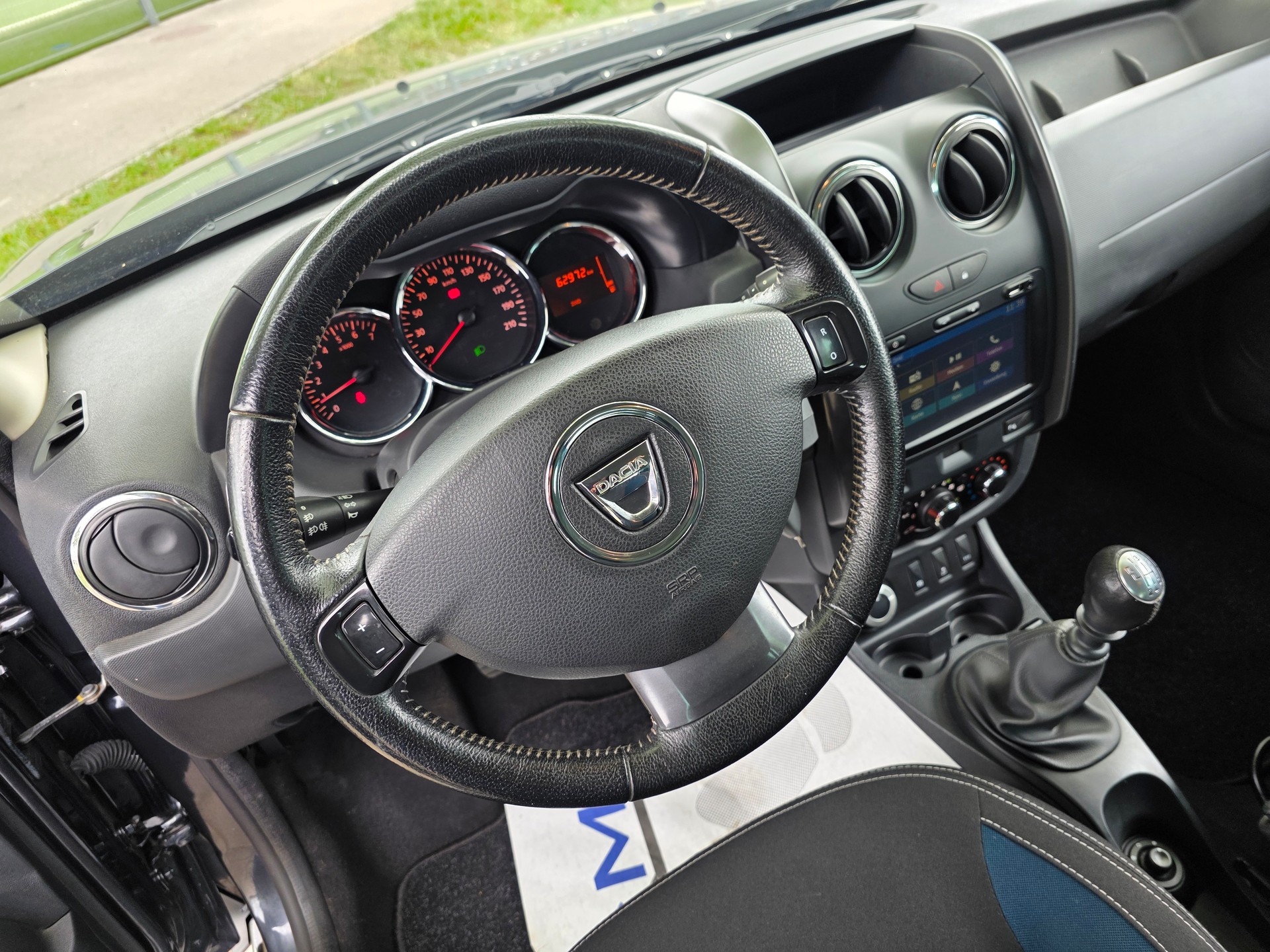 DACIA Duster 1.5 dCi Celebration 4x4-image-14