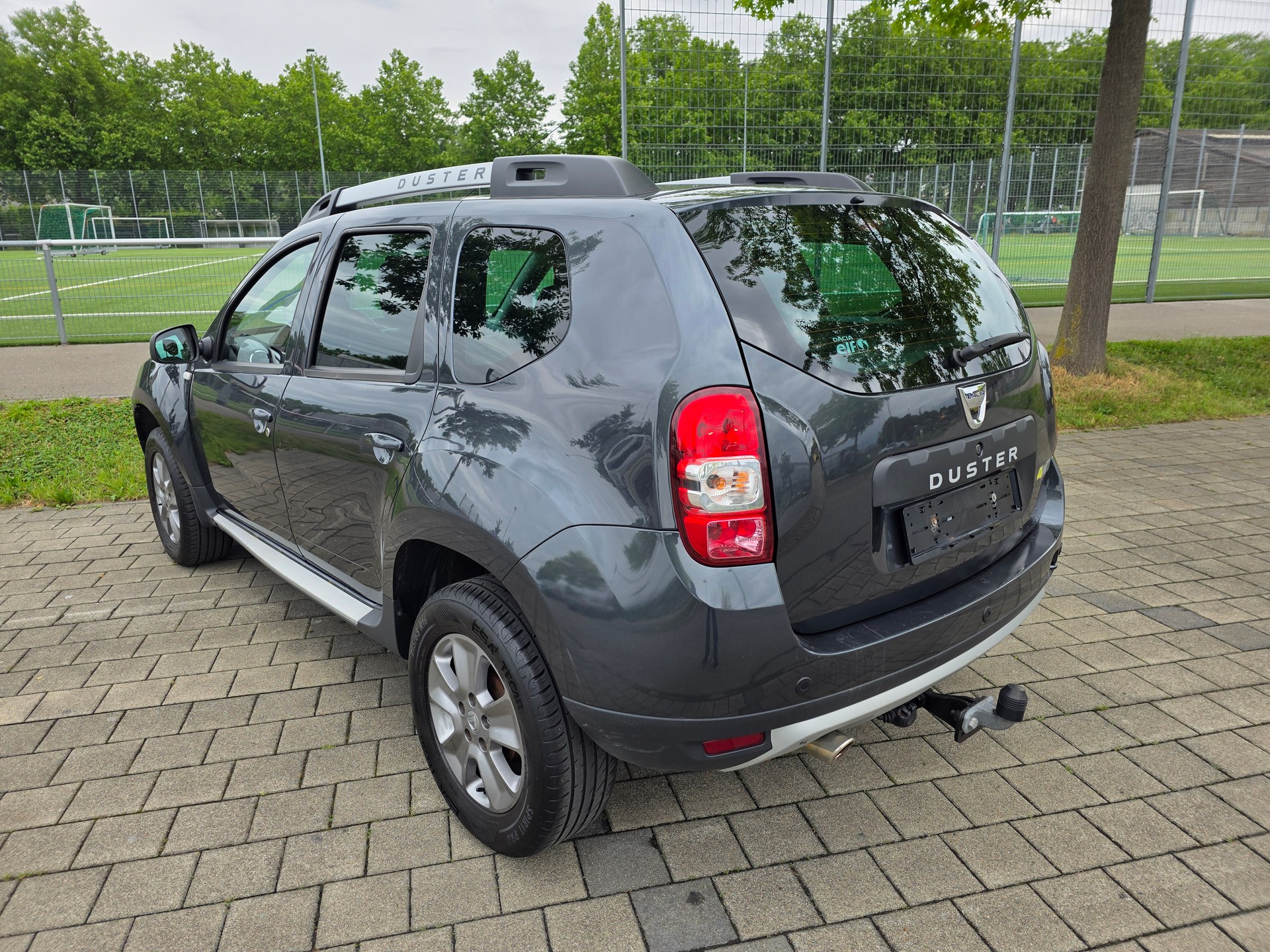 DACIA Duster 1.5 dCi Celebration 4x4-image-5