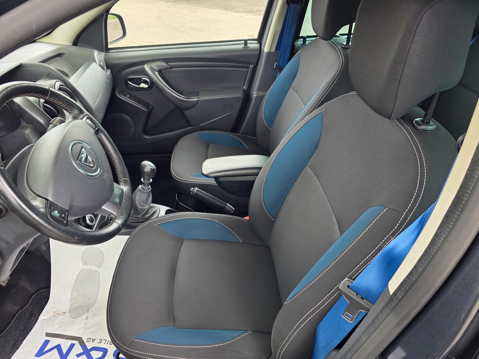 DACIA Duster 1.5 dCi Celebration 4x4-image-13