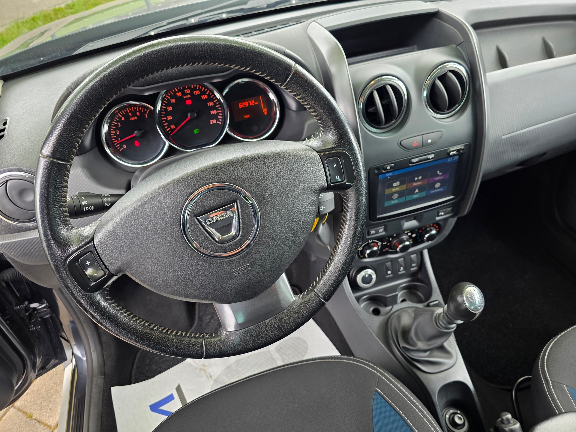 DACIA Duster 1.5 dCi Celebration 4x4-image-17
