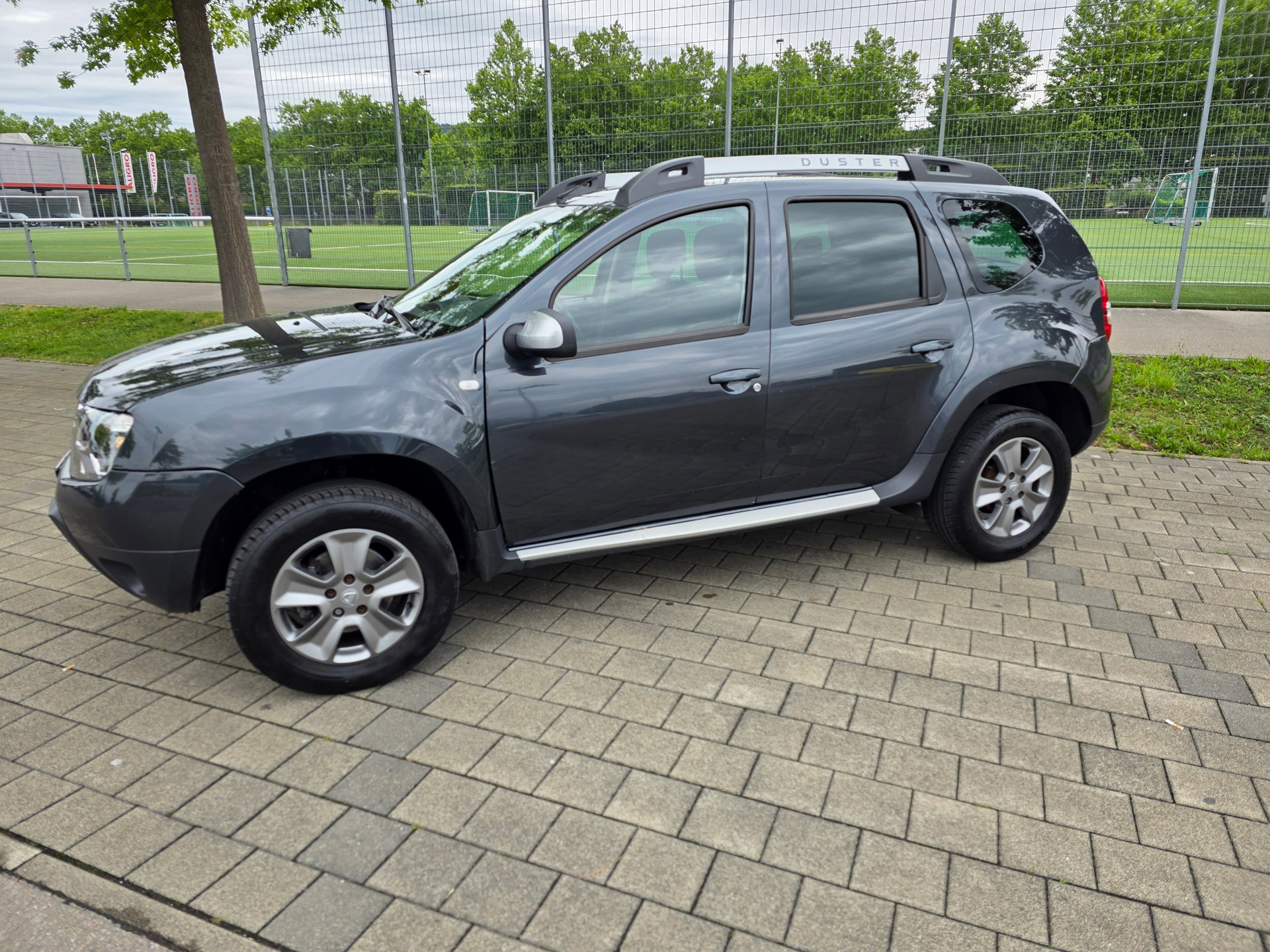 DACIA Duster 1.5 dCi Celebration 4x4-image-3