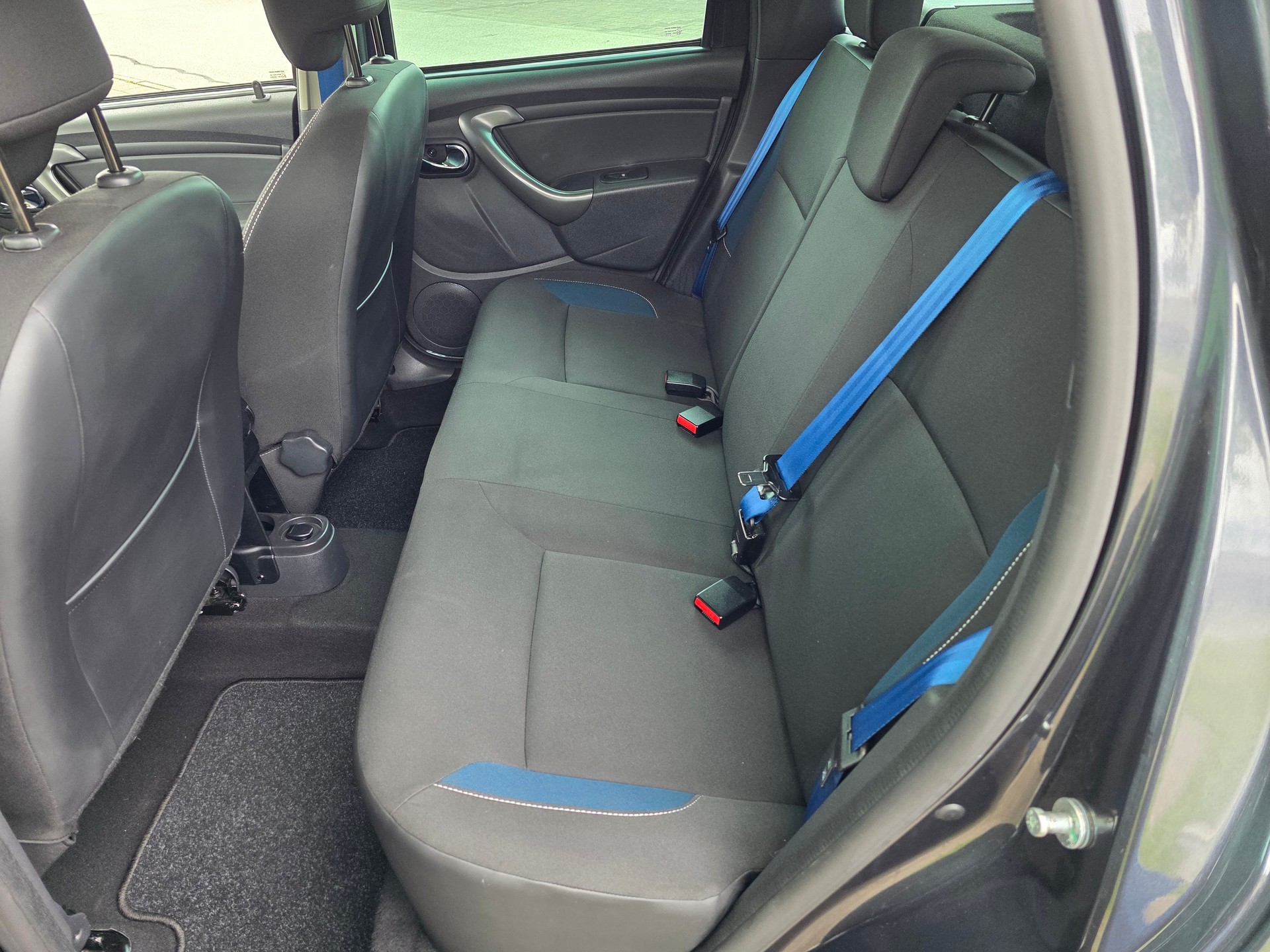 DACIA Duster 1.5 dCi Celebration 4x4-image-12
