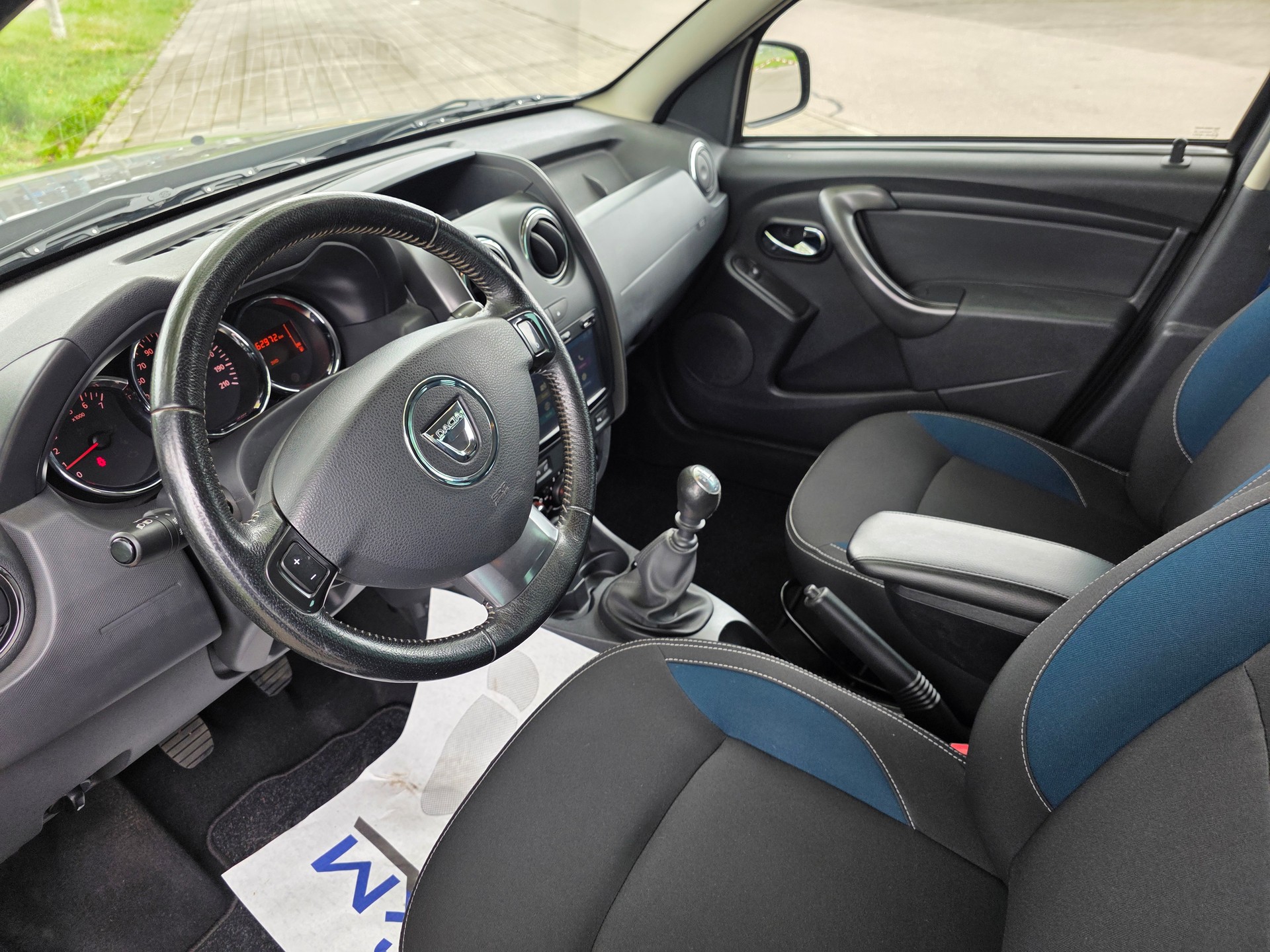 DACIA Duster 1.5 dCi Celebration 4x4-image-11