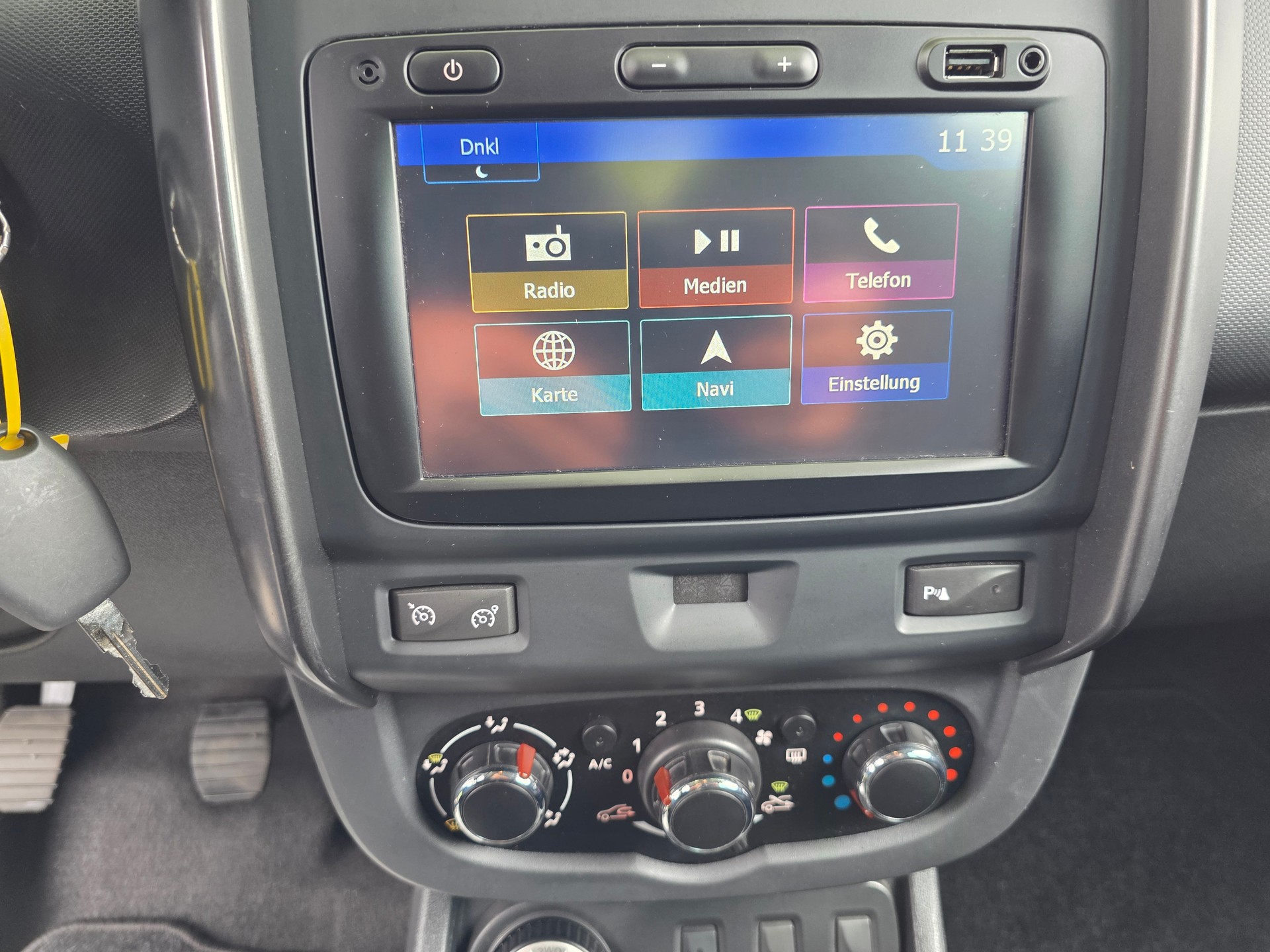 DACIA Duster 1.5 dCi Celebration 4x4-image-15