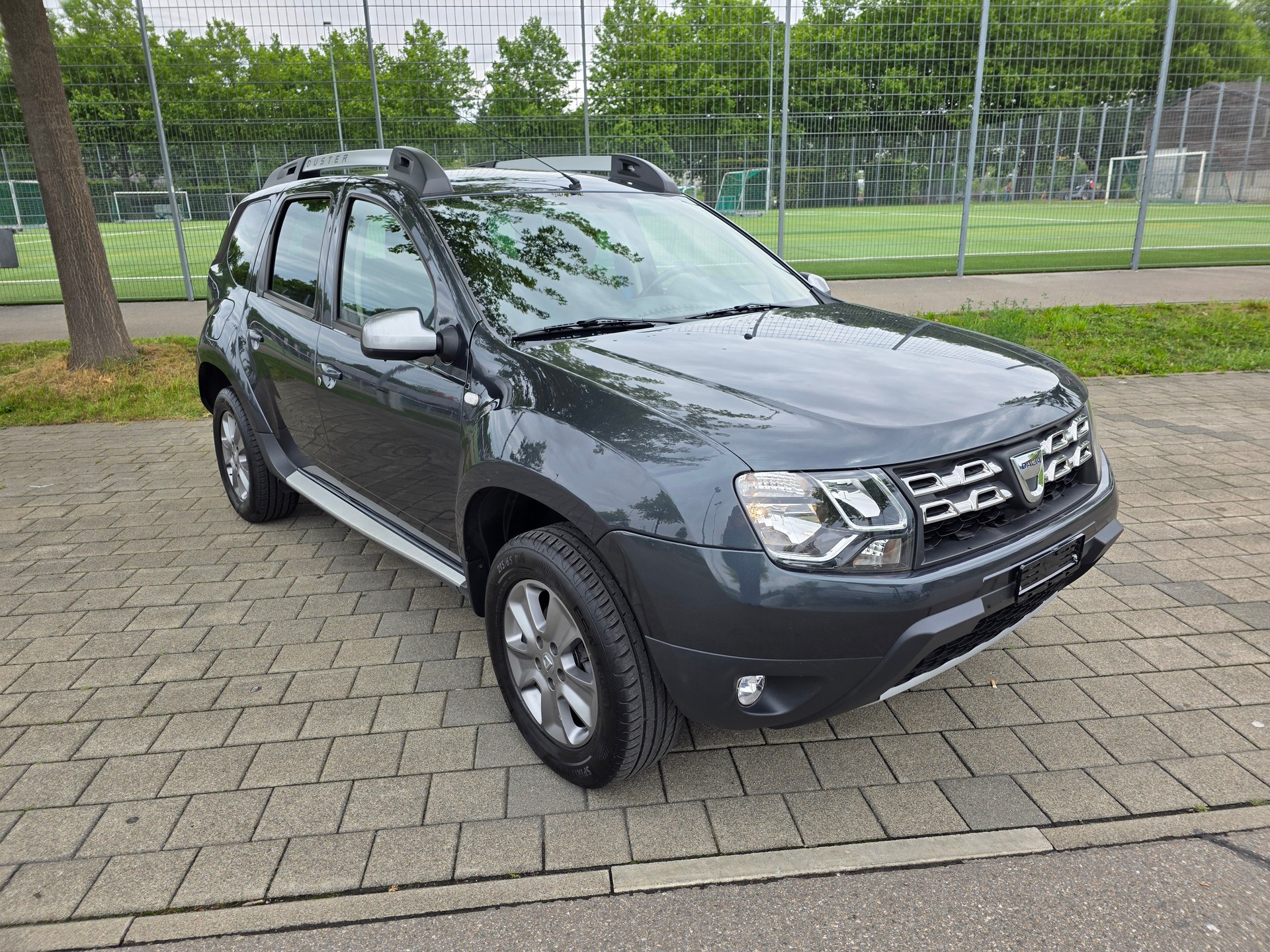 DACIA Duster 1.5 dCi Celebration 4x4-image-1