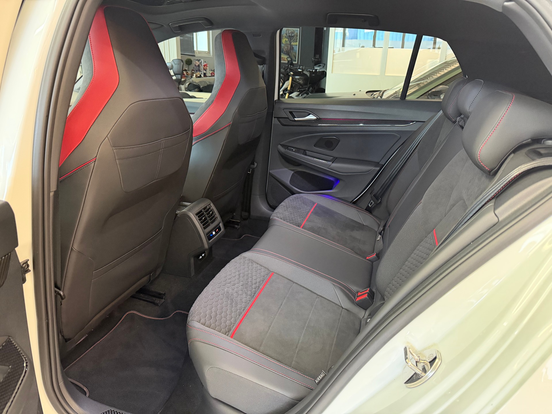 VW Golf VIII 2.0 TSI GTI Clubsport DSG-image-13