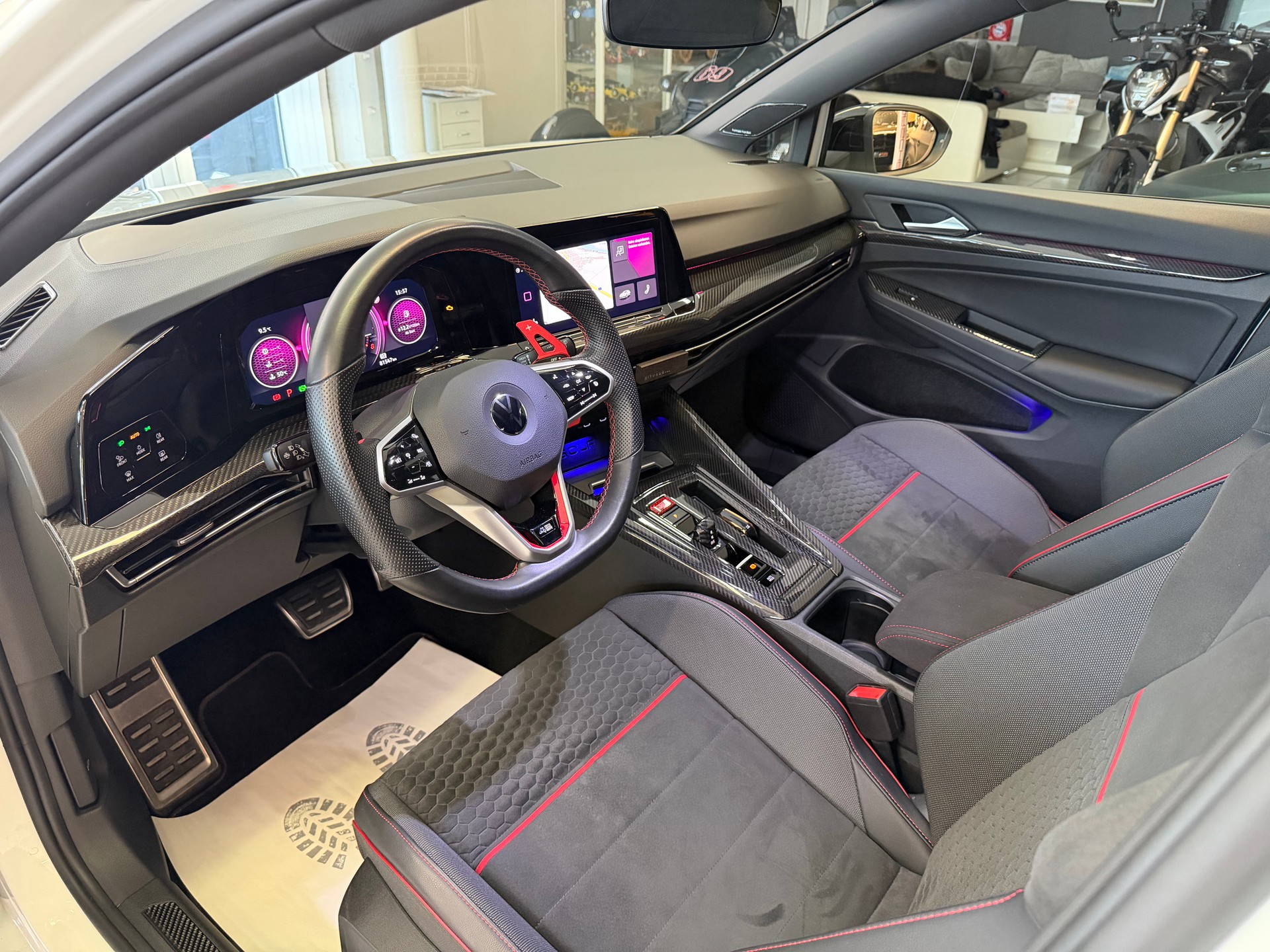 VW Golf VIII 2.0 TSI GTI Clubsport DSG-image-11