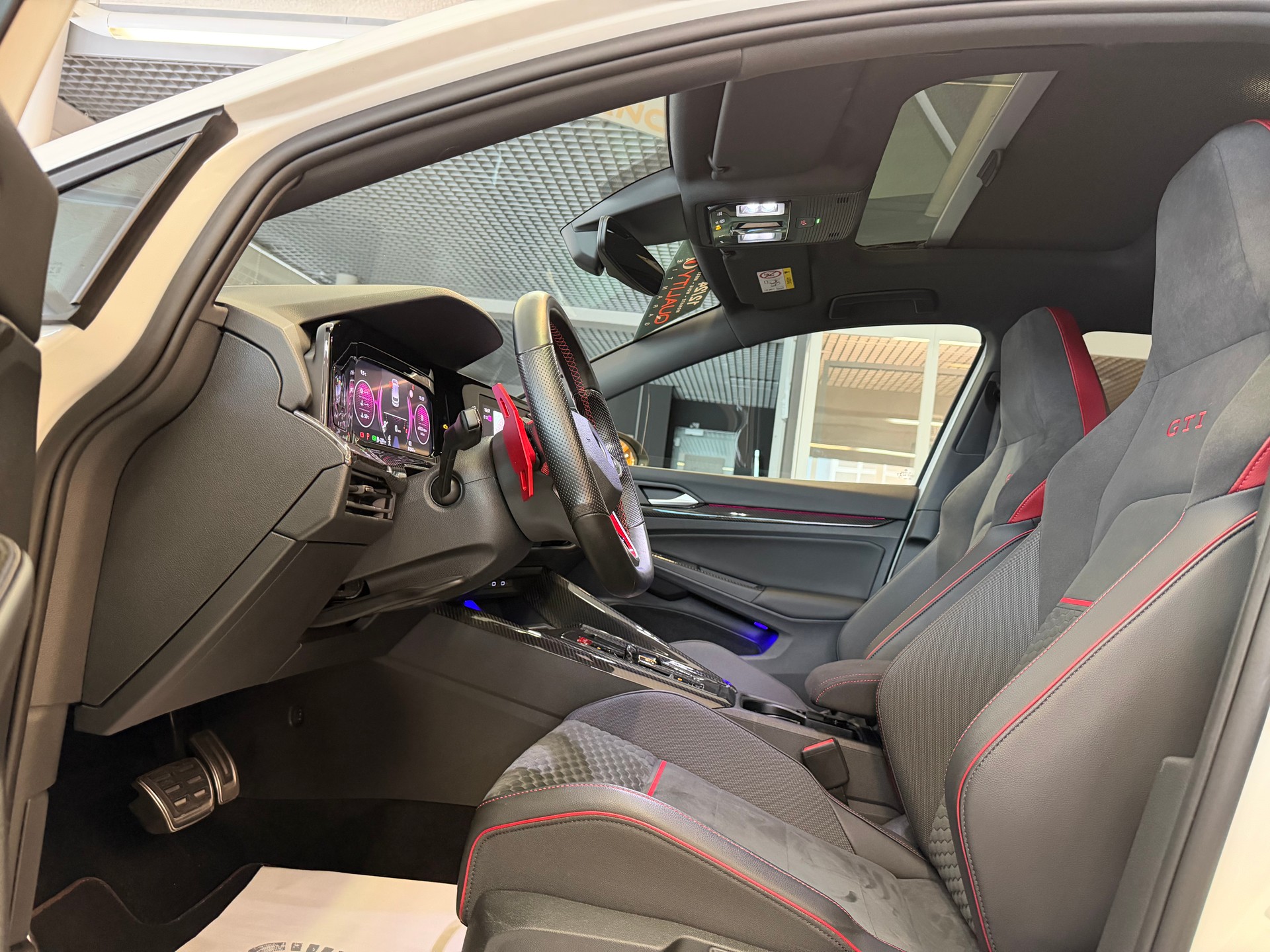 VW Golf VIII 2.0 TSI GTI Clubsport DSG-image-12