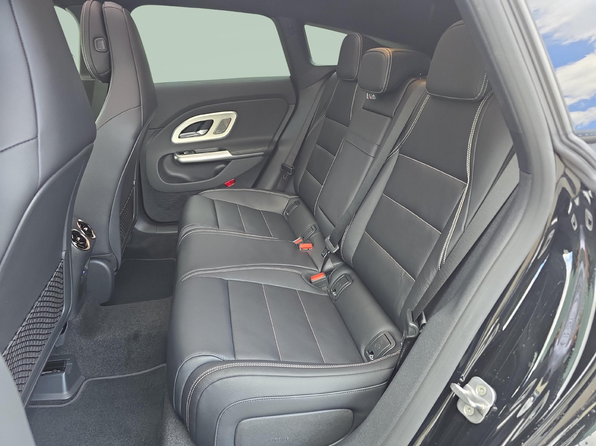 MERCEDES-BENZ CLA 220 4MATIC Shooting Brake-image-10