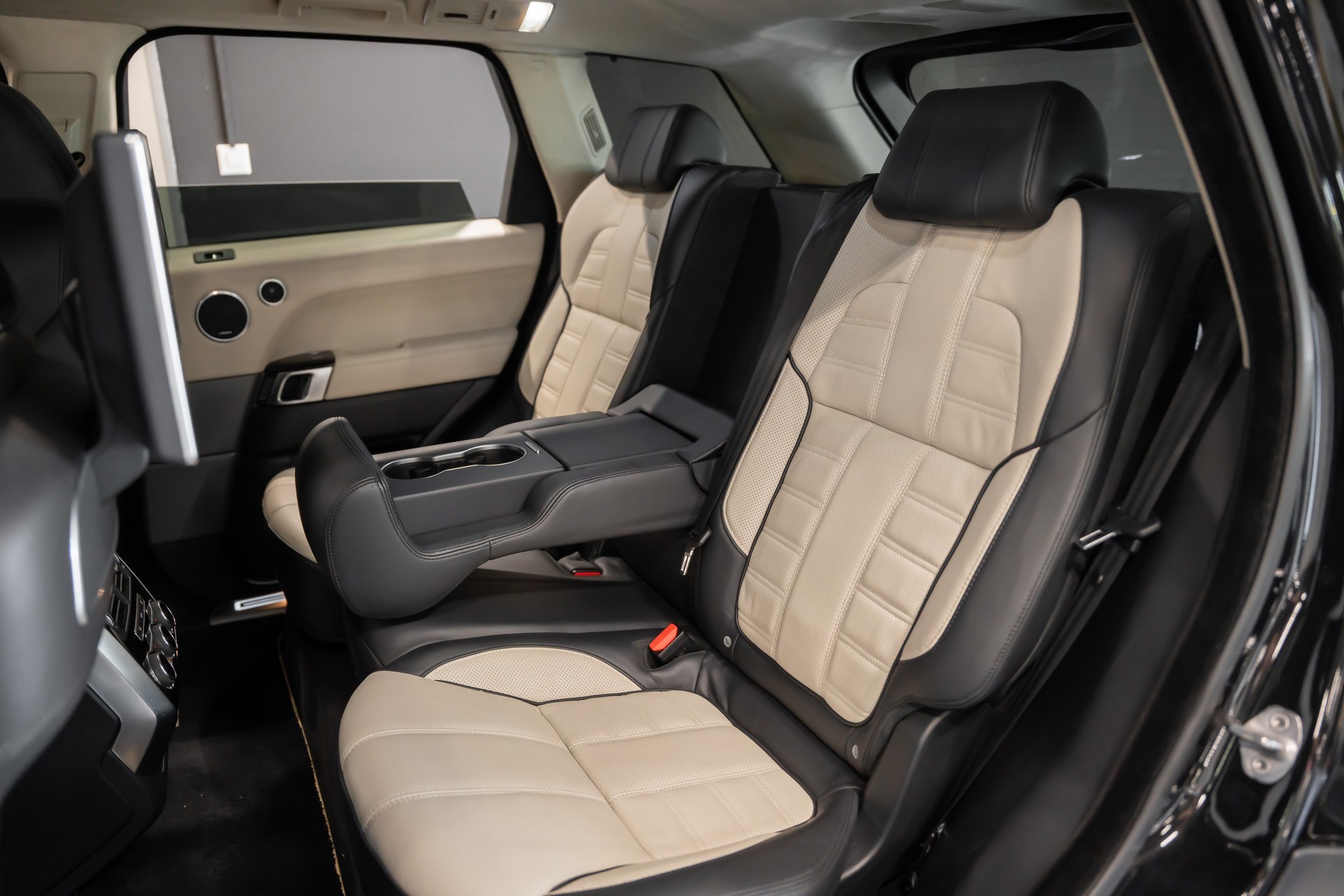 LAND ROVER Range Rover Sport 5.0 V8 SC HSE / Mansory Umbau-image-13