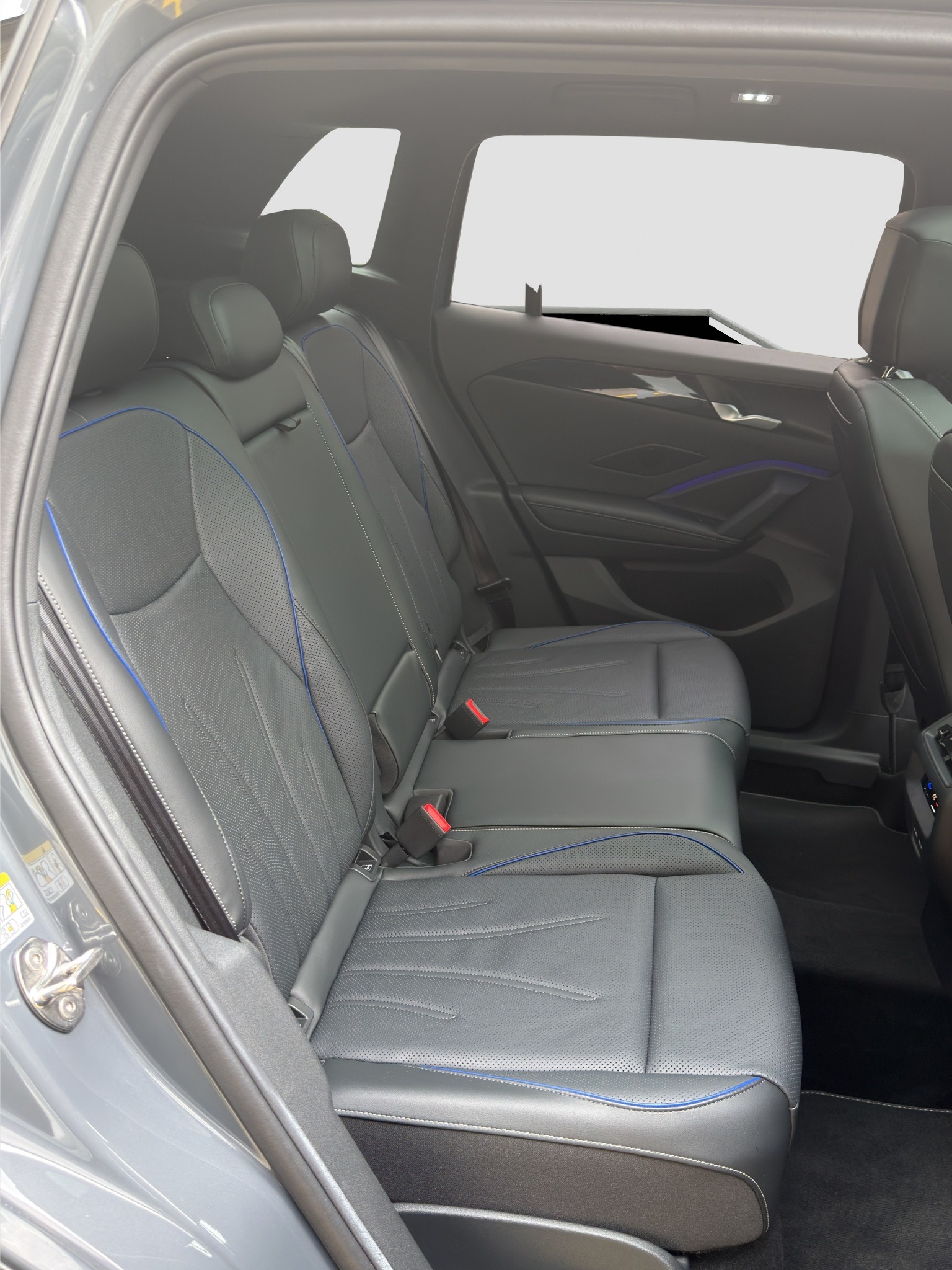 VW Tiguan 2.0 TDI SCR R-Line 4Motion DSG-image-13
