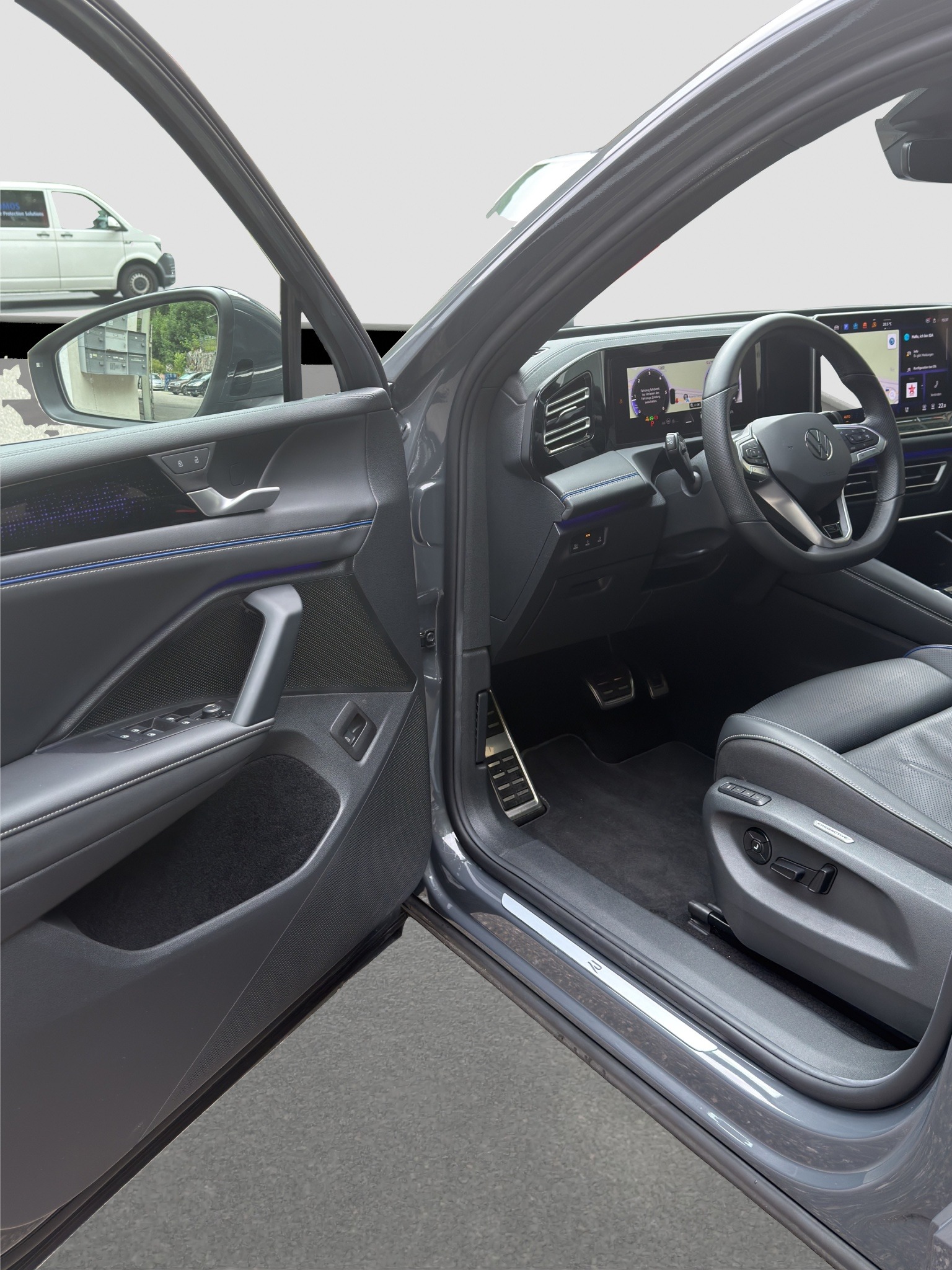 VW Tiguan 2.0 TDI SCR R-Line 4Motion DSG-image-12