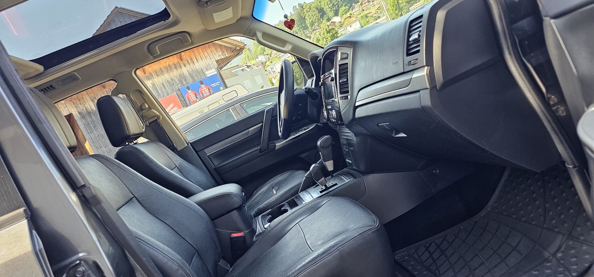 MITSUBISHI Pajero 3.2 DI-D Style Automatic-image-10