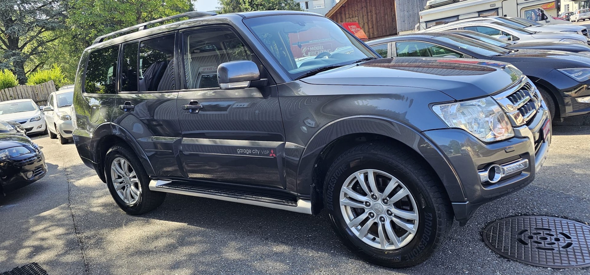 MITSUBISHI Pajero 3.2 DI-D Style Automatic-image-2