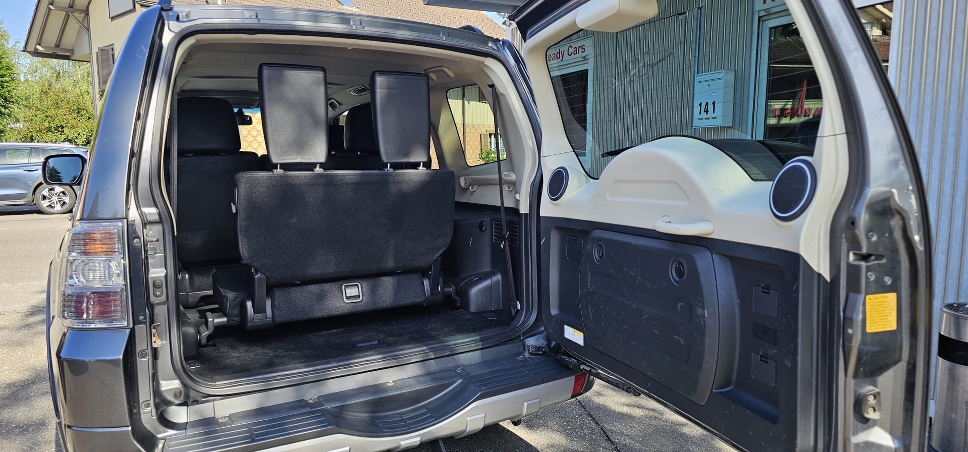 MITSUBISHI Pajero 3.2 DI-D Style Automatic-image-8