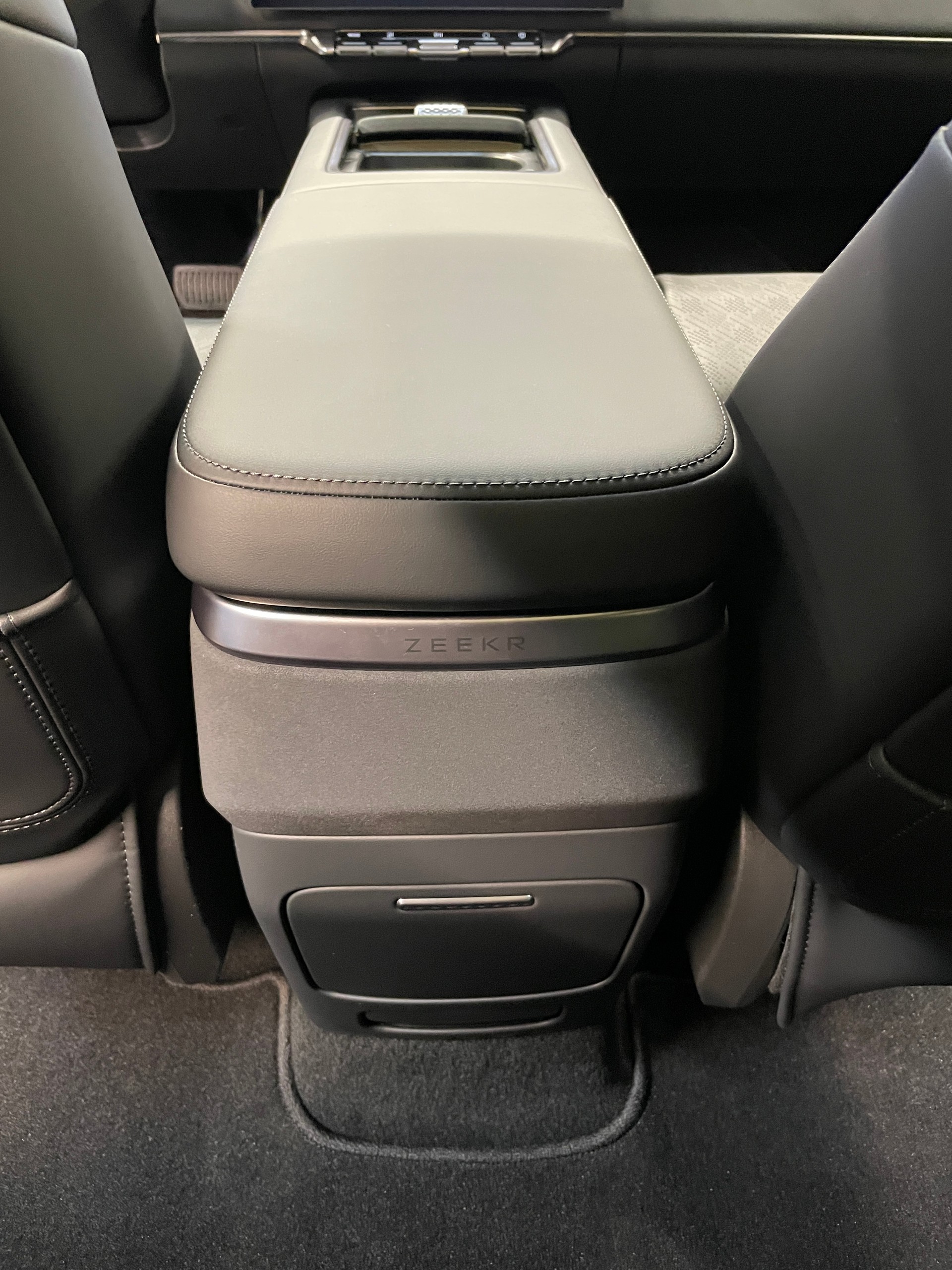 ZEEKR ZEEKR 7X 100kWh Privilege AWD mit Comfort und Cockpitpaket, AHK, Modell 2026-image-13