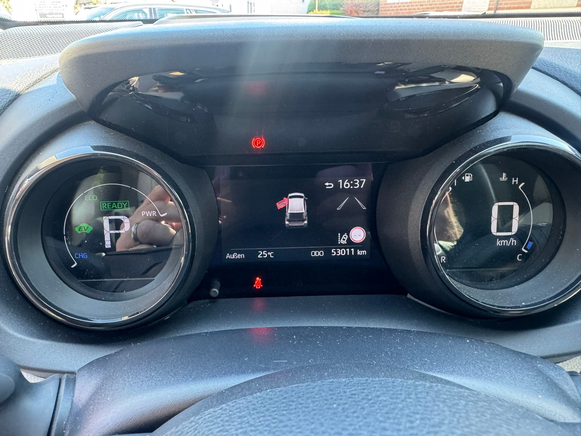 TOYOTA Yaris 1.5 Premium e-CVT-image-10